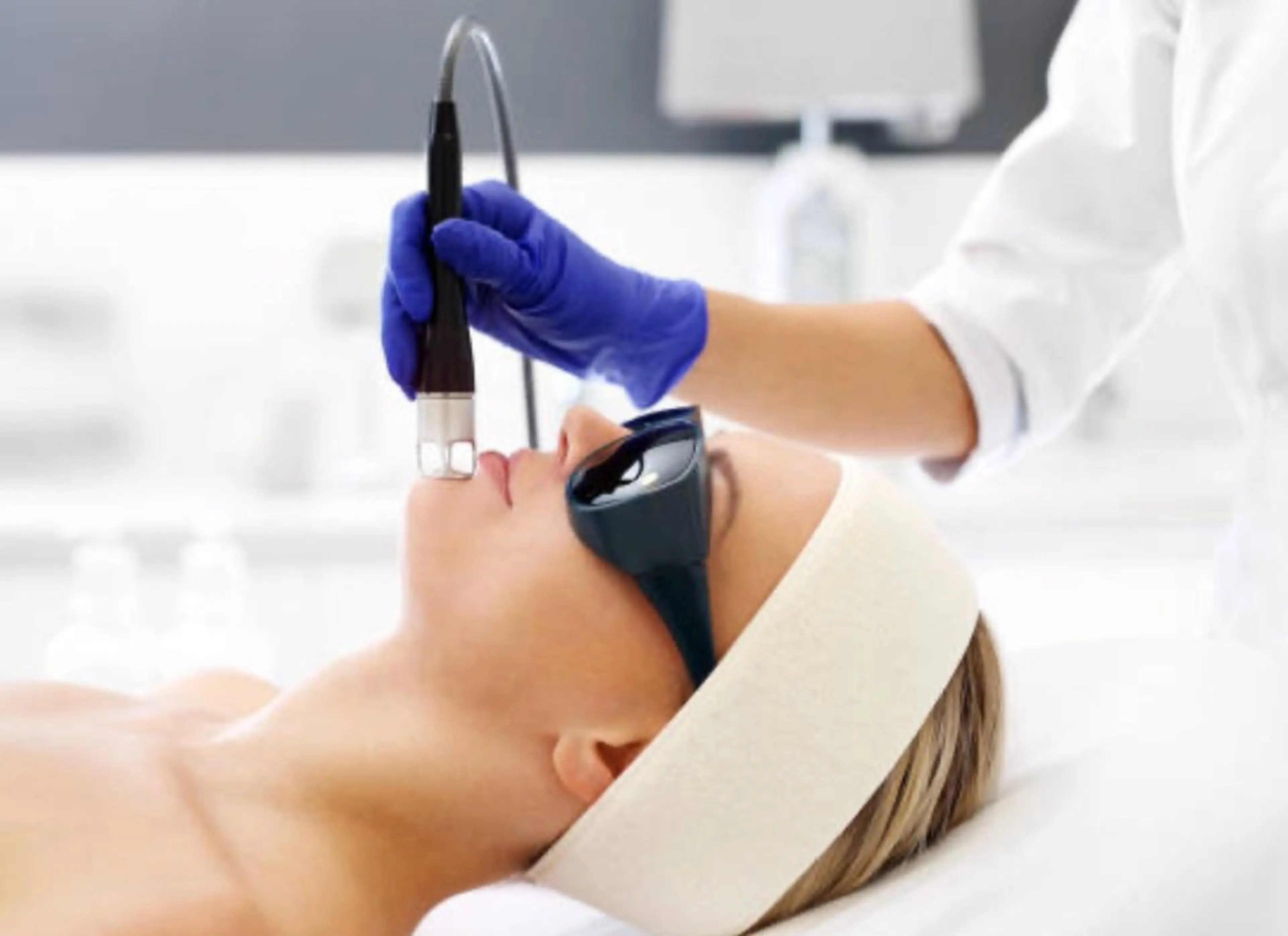 🩵光フェイシャルでくすみやシミを改善。肌にハリと艶が蘇り、若々しい印象を手に入れる。透明感のある素肌を実感できます🌿の写真