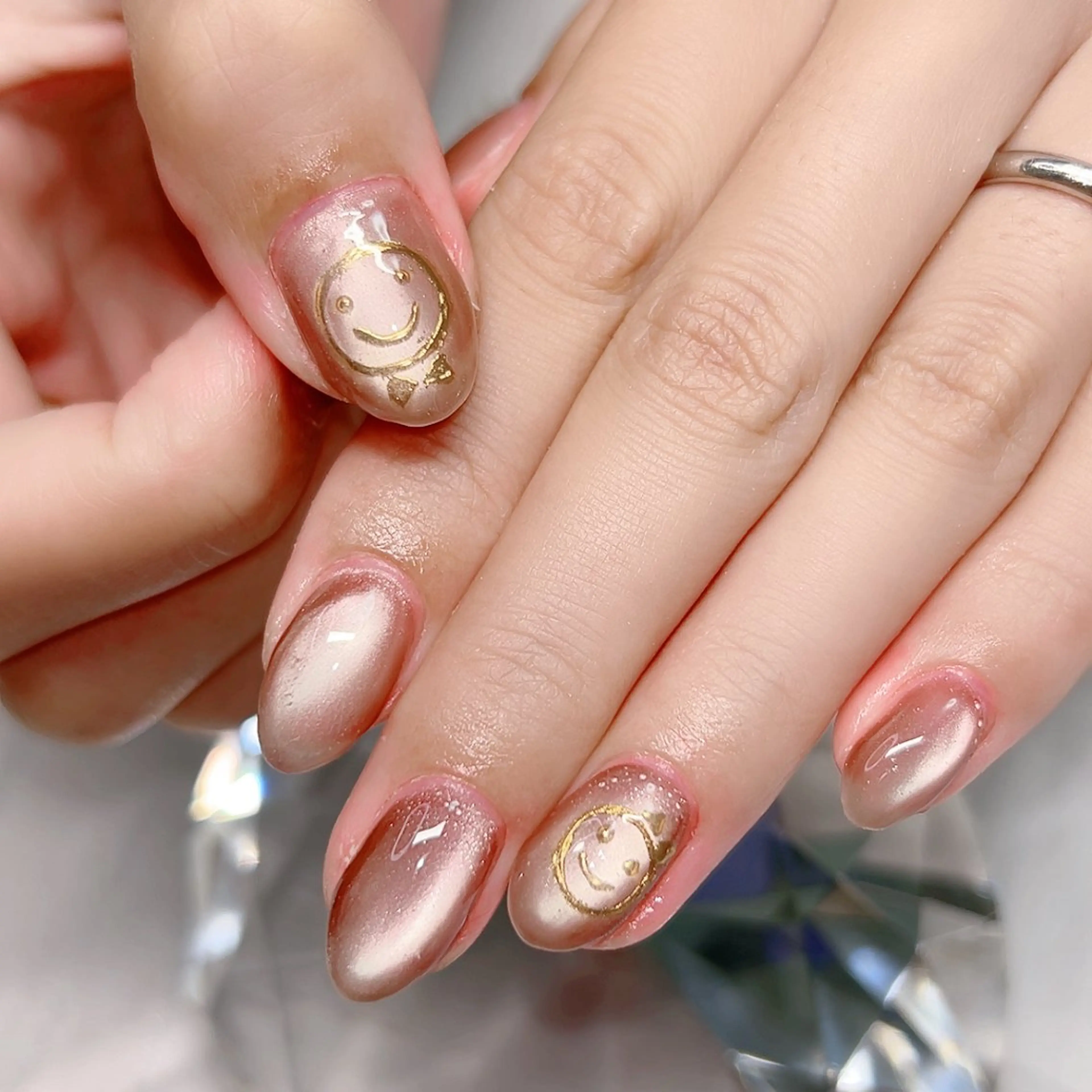 ネイル オーロラネイル ミラーネイル オフィスネイル ワンカラーネイル シンプルネイル ハンドネイル Cute Tips nailのネイルデザイン