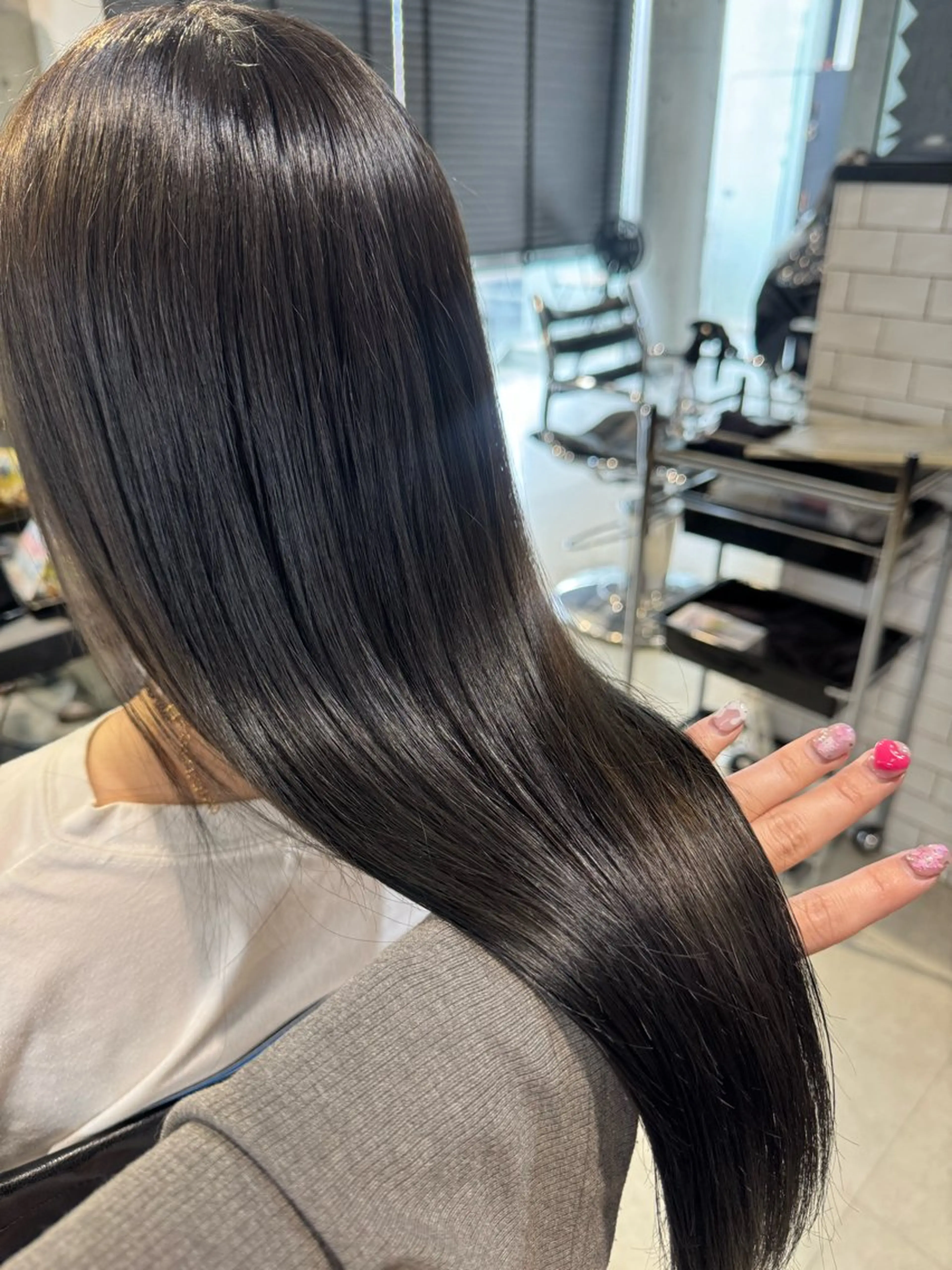 ロング カラー パーマ ヘアアレンジ カット ヘアカラー トリートメント 透明感/オリーブ/ グレージュ/YUKAのヘアスタイル