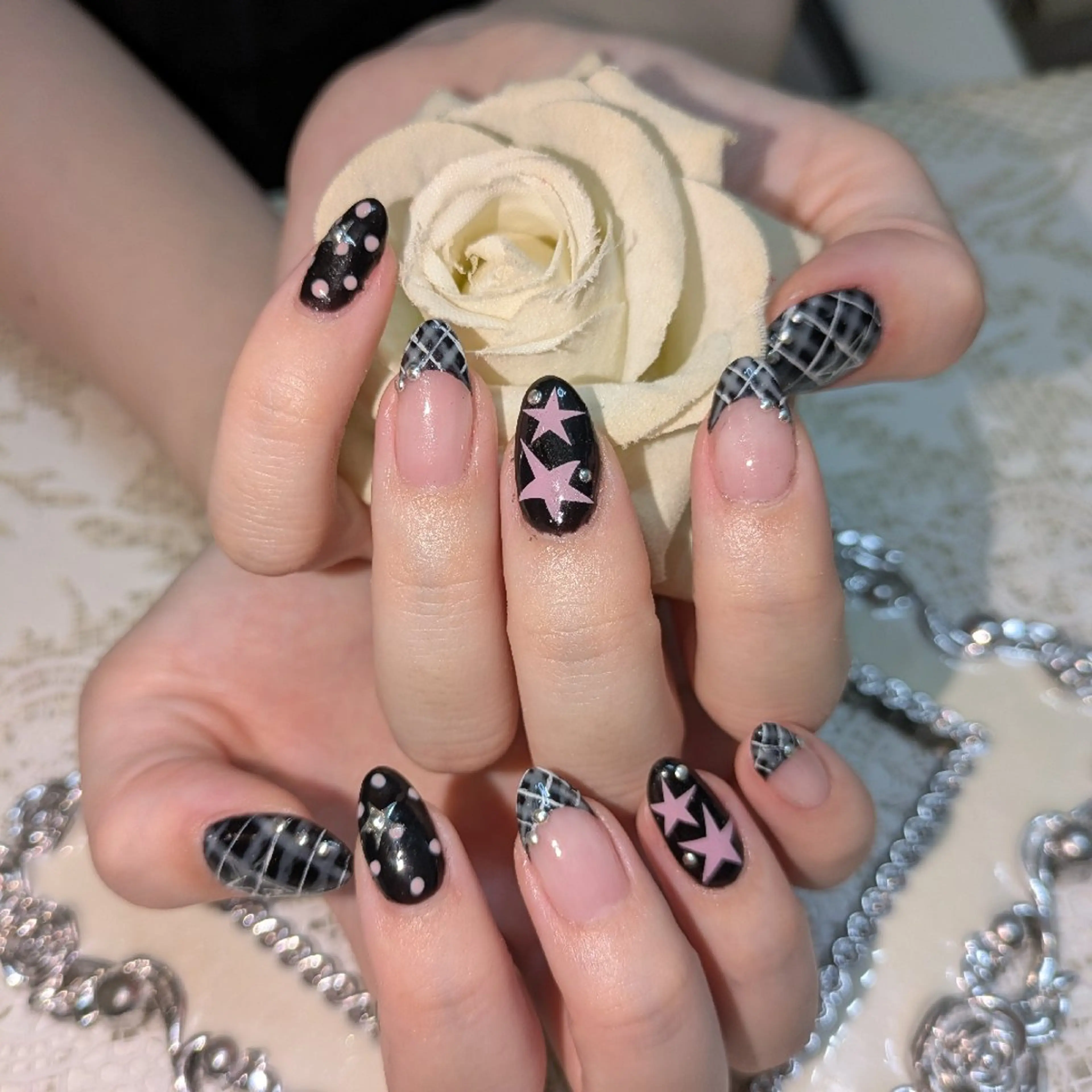 ネイル エステとネイル ローズコンフォートのネイルデザイン