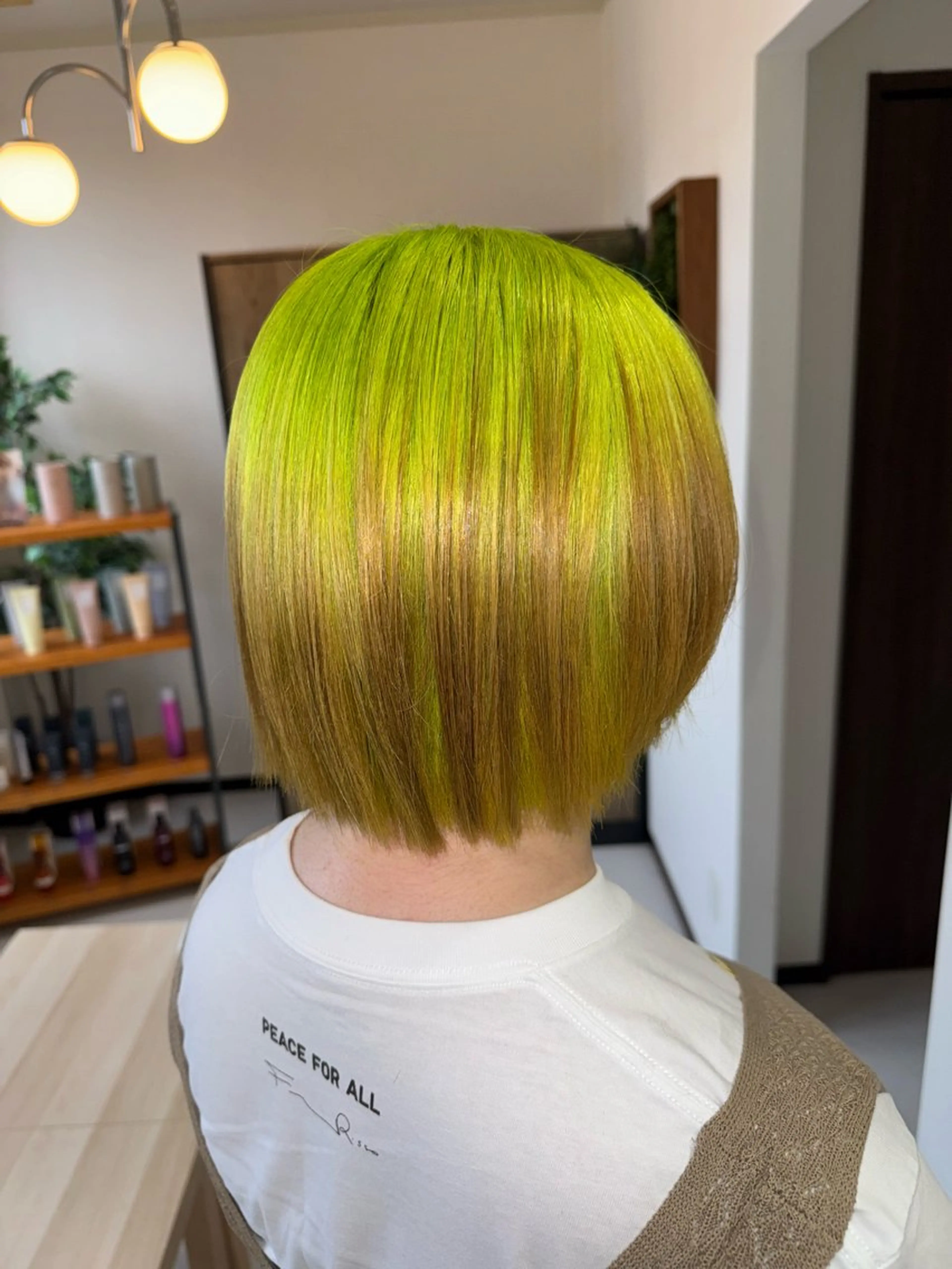 ショート ヘアカラー 手塚 麗のヘアスタイル