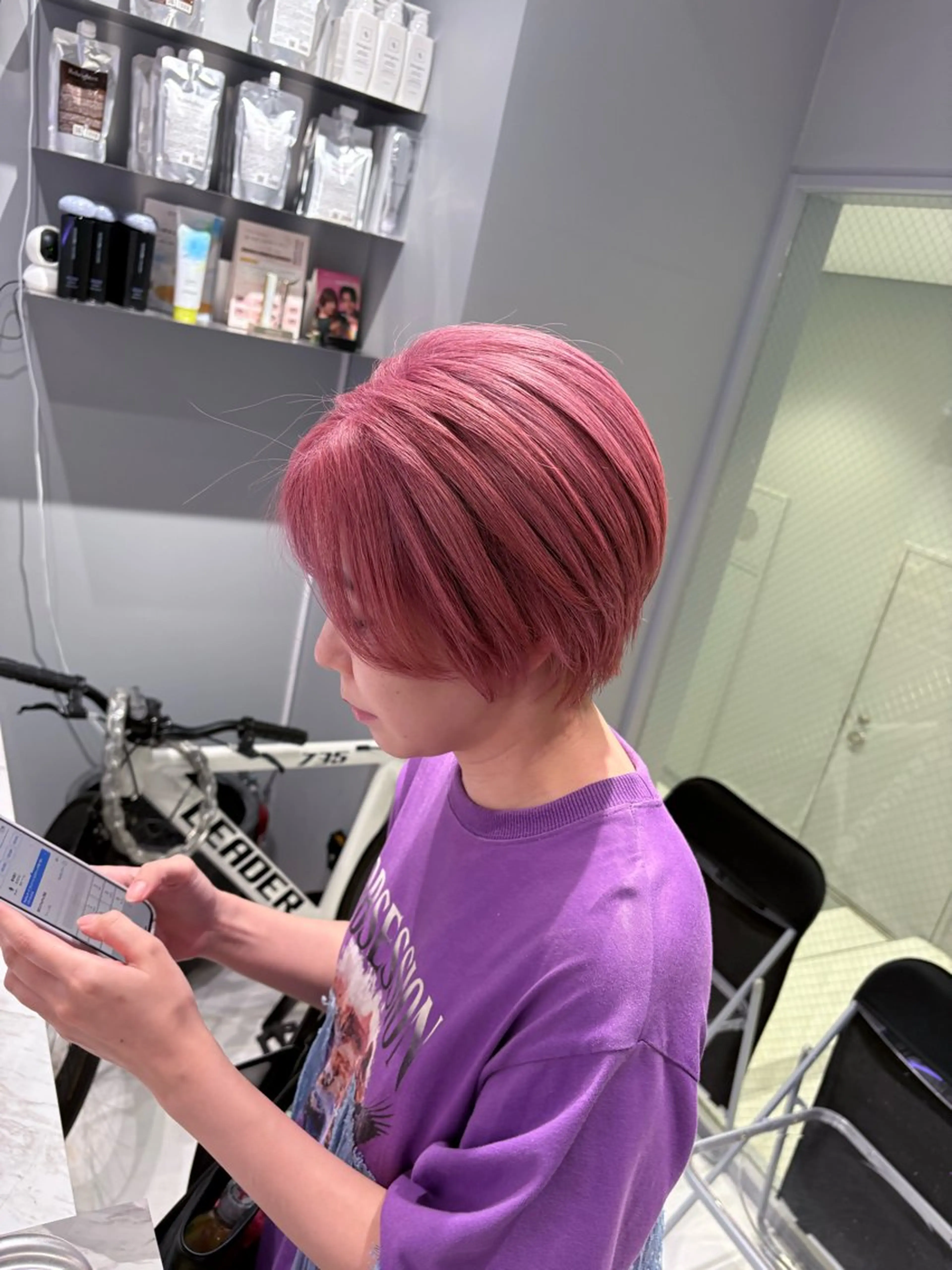 ショート カラー ブリーチ ピンクカラー カット ヘアカラー トリートメント 菜々🫧新宿 透明感ケアブリーチのヘアスタイル