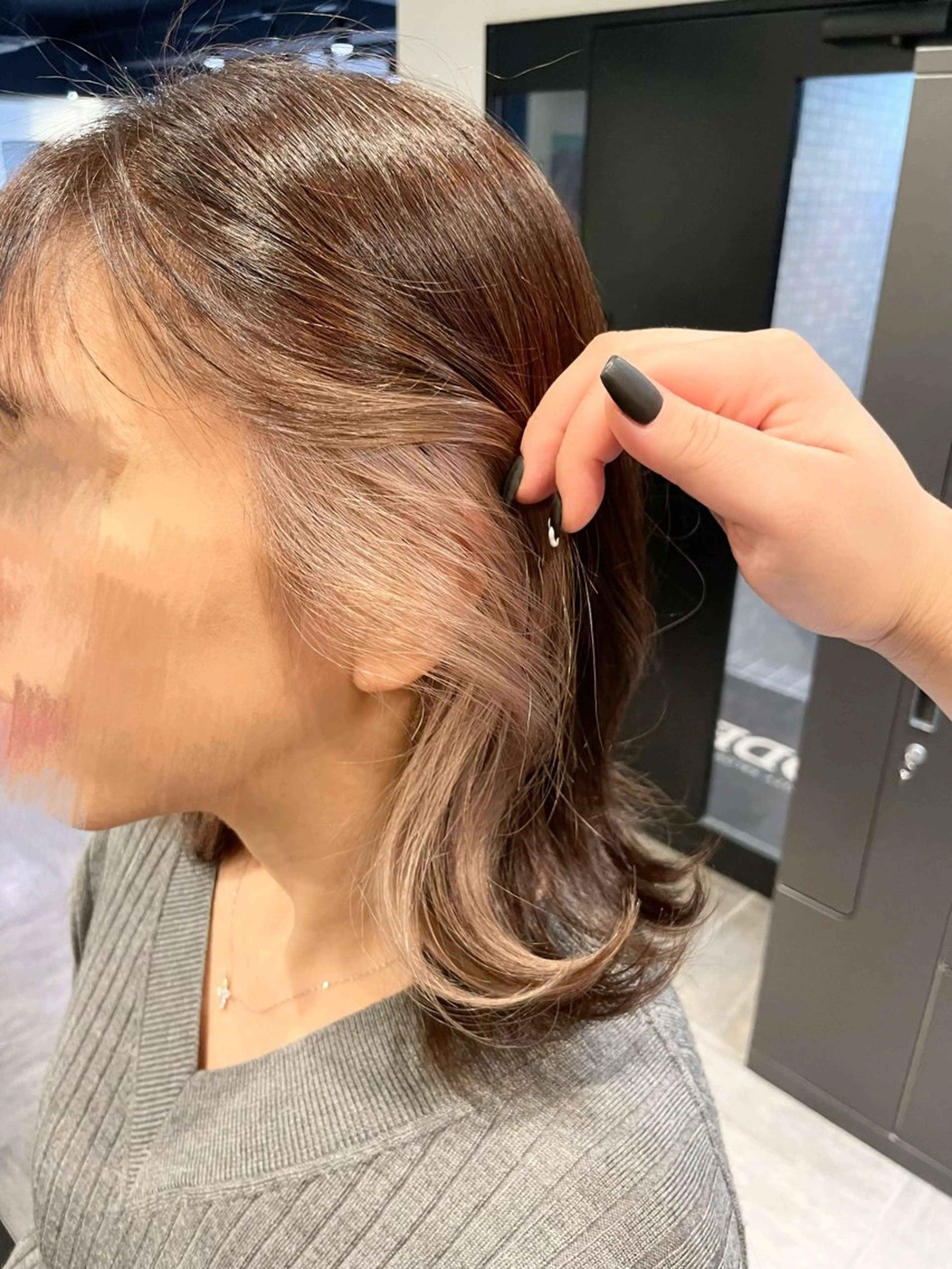 🎀イヤリングカラー(ブリーチ込)➕トリートメント➕コテ巻き🎀の写真