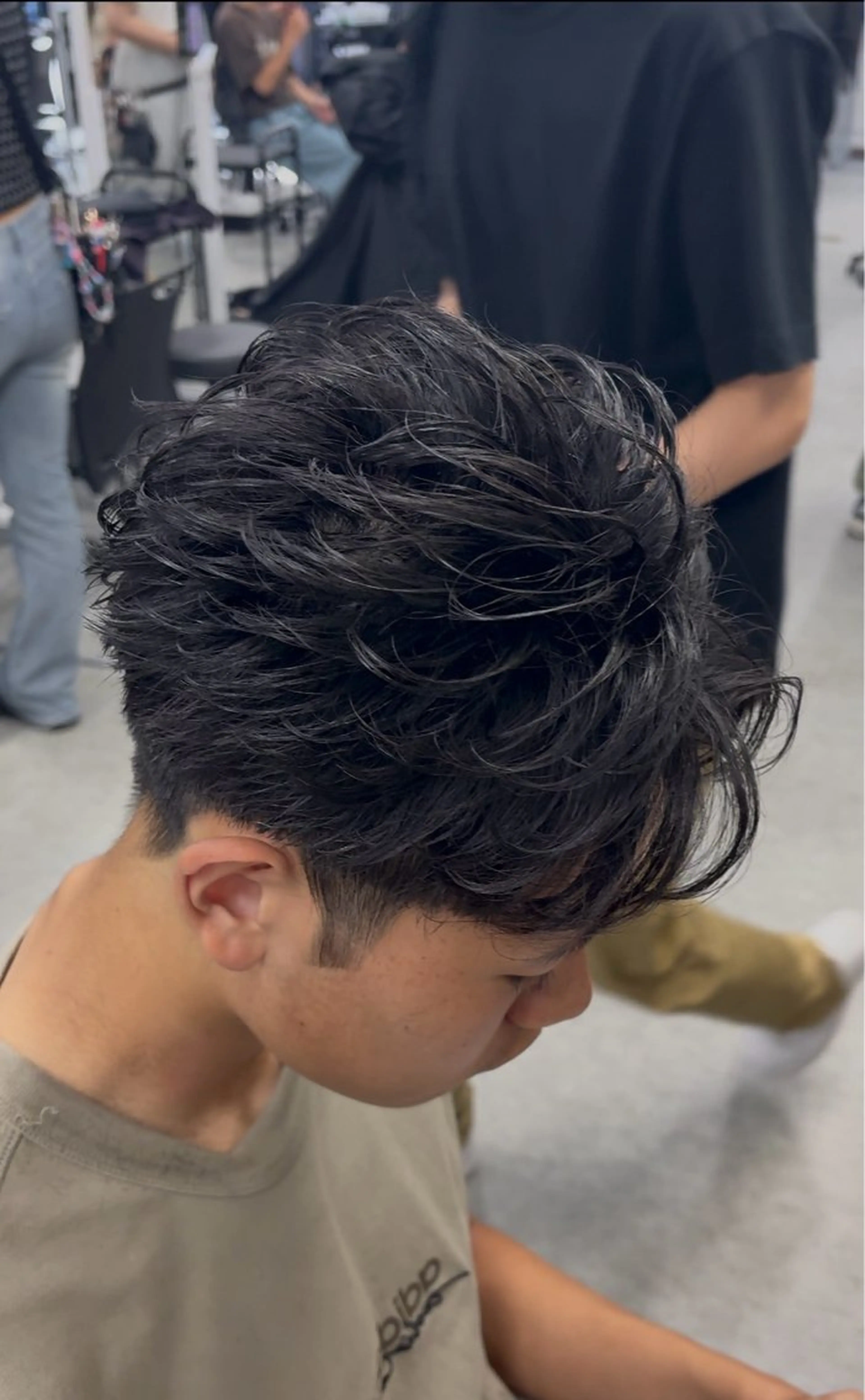 ショート パーマ メンズ センターパート フェザーパーマ メンズハイライト メンズメッシュ マッシュ センターパート/フェ ザー🔥SHUYAのヘアスタイル