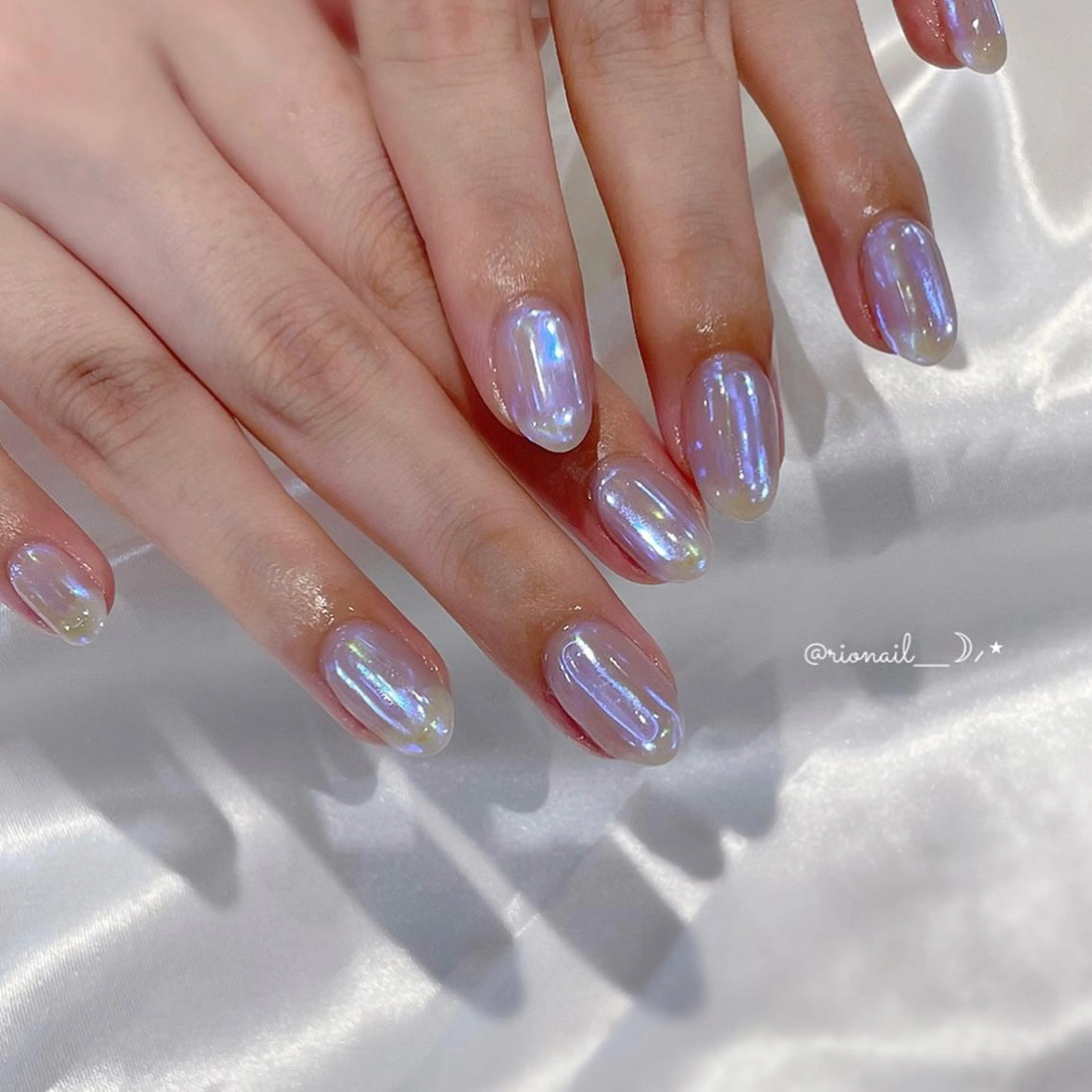 ネイル 𝘙𝘪𝘰𝘯𝘢 ...🕯🤍のネイルデザイン