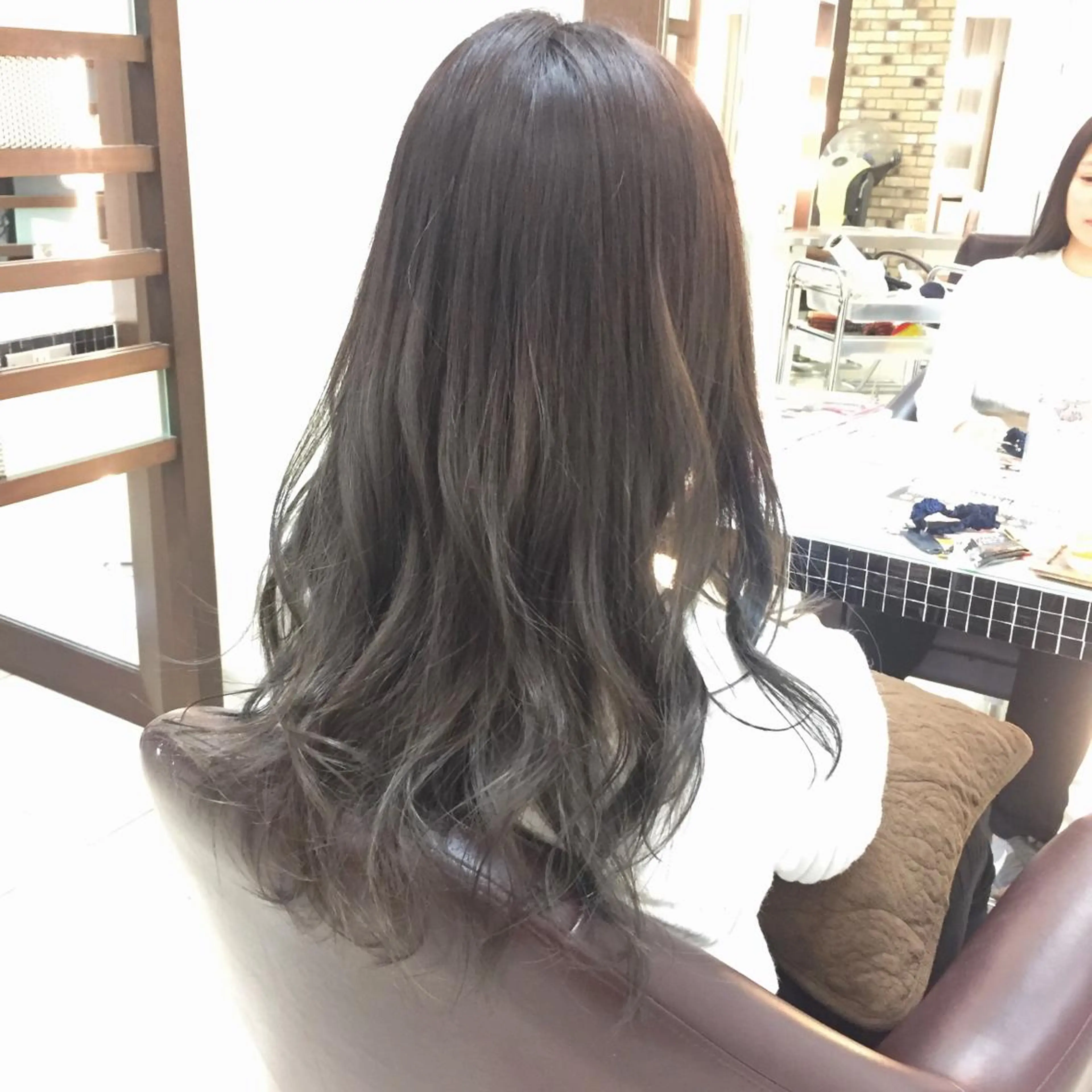 ロング カラー 透明感カラー グラデーションカラー グレージュ oggi +KENJE所属・大平 美沙のヘアスタイル
