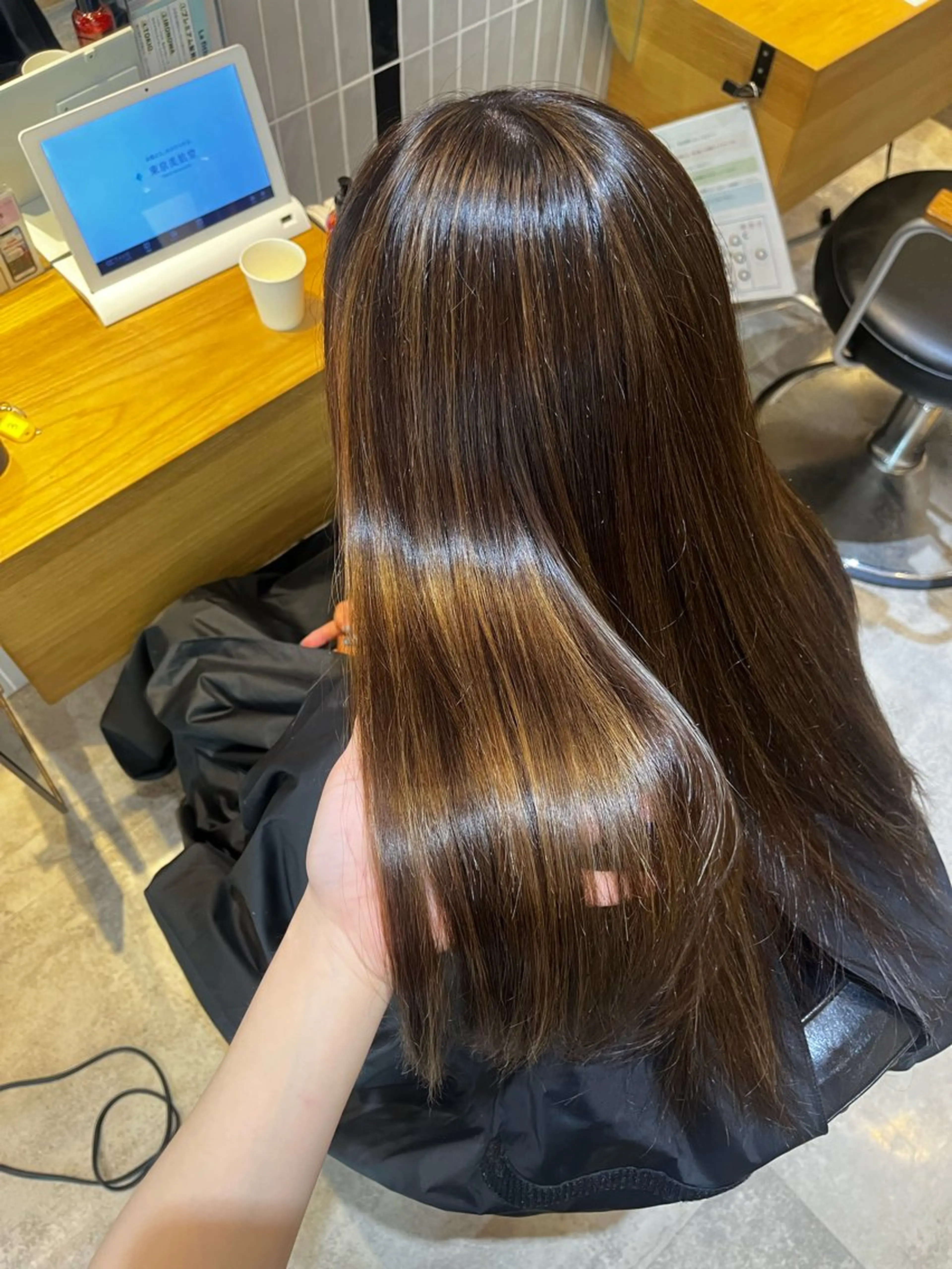 ロング カラー ブリーチ ケアブリーチ 透明感カラー ダブルカラー ハイライトカラー カット ヘアカラー トリートメント ヘアセット ラフィスヘアードープ所属・👑髪質改善wカラー /ハイトーン/アユカのヘアスタイル
