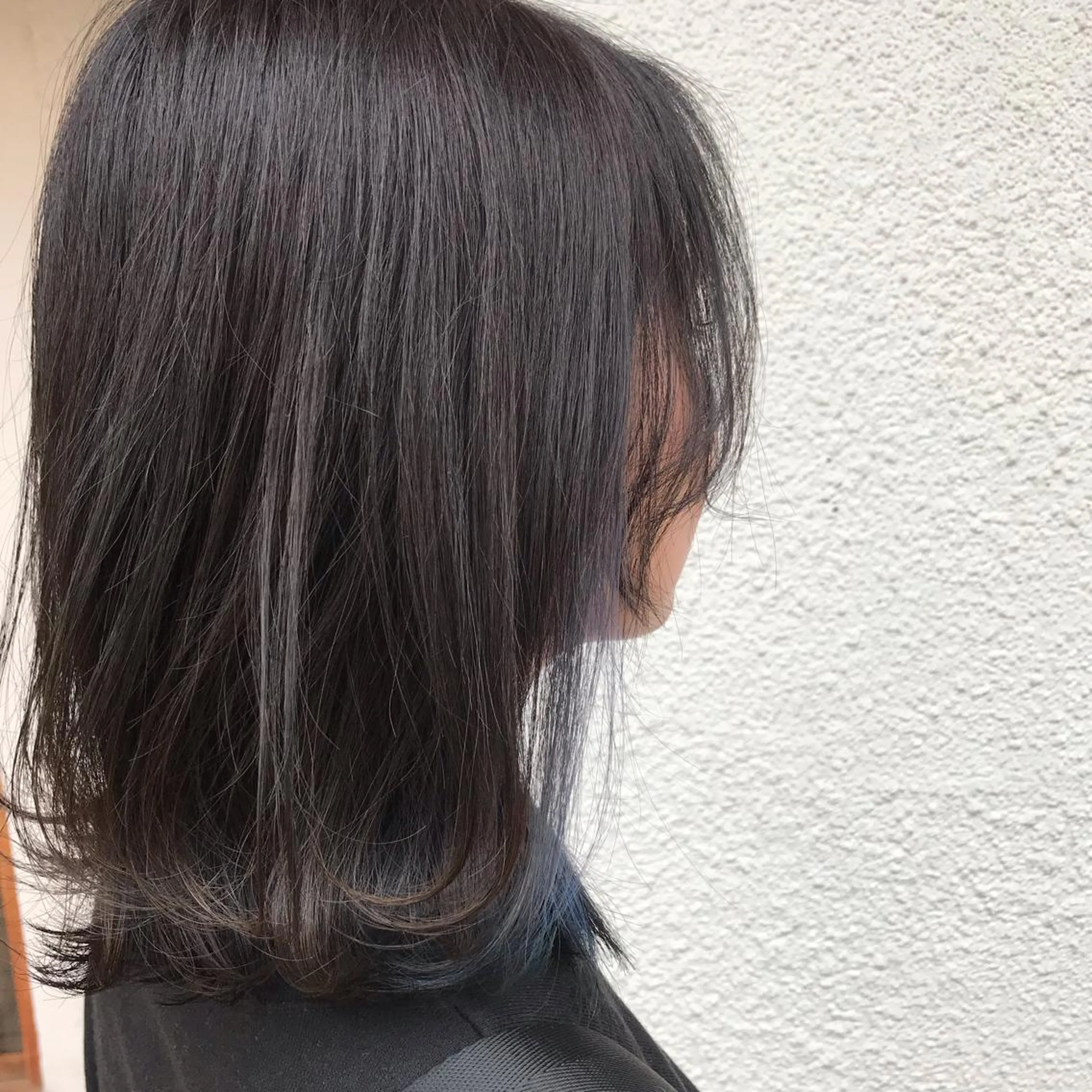 ミディアム カラー ブルーカラー グレージュ JUNTA 梅田茶屋町のヘアスタイル