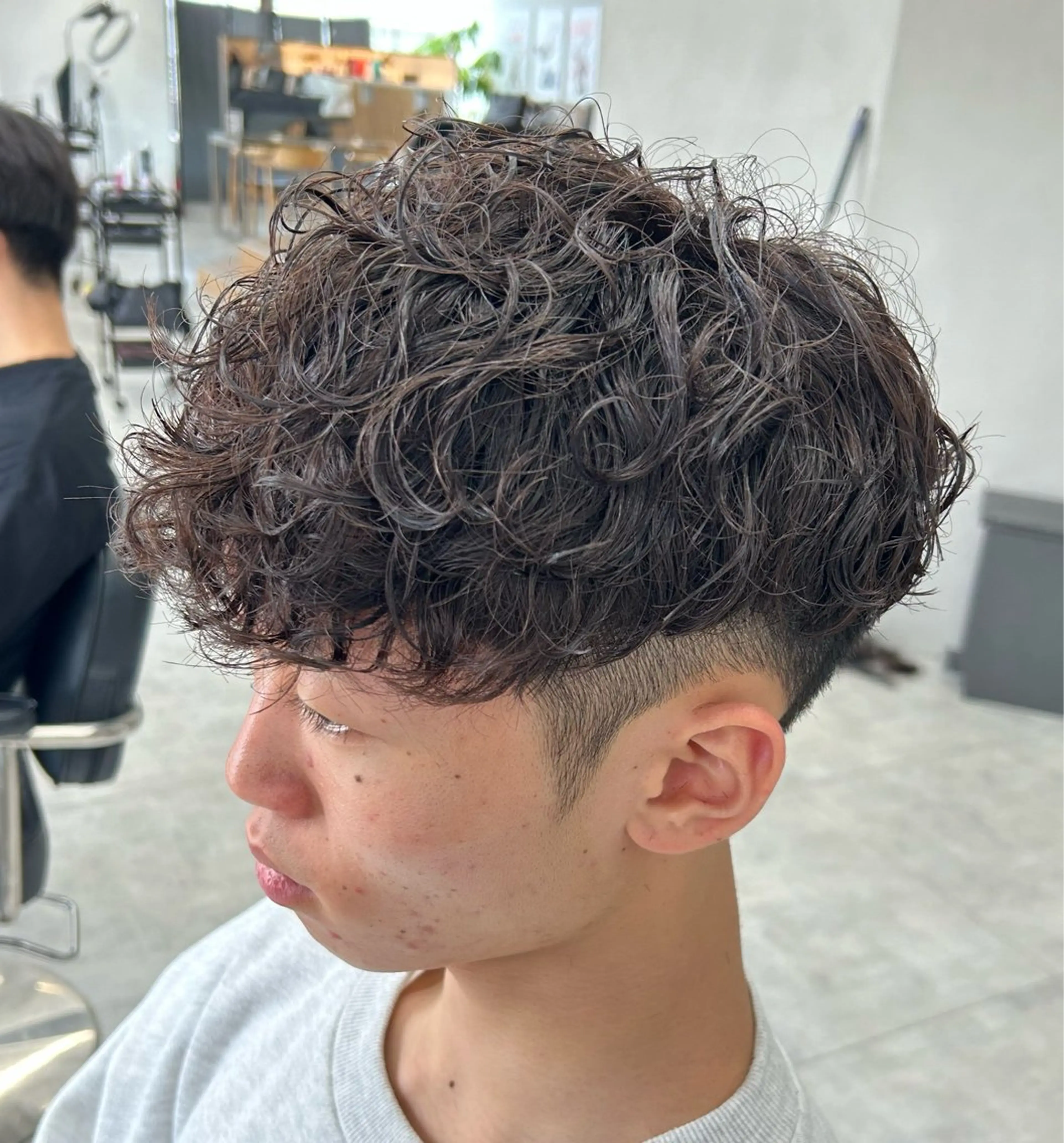 ショート カラー パーマ メンズ メンズパーマ スペインカール スパイラルパーマ メンズパーマ/ 新潟駅/佐藤裕のヘアスタイル