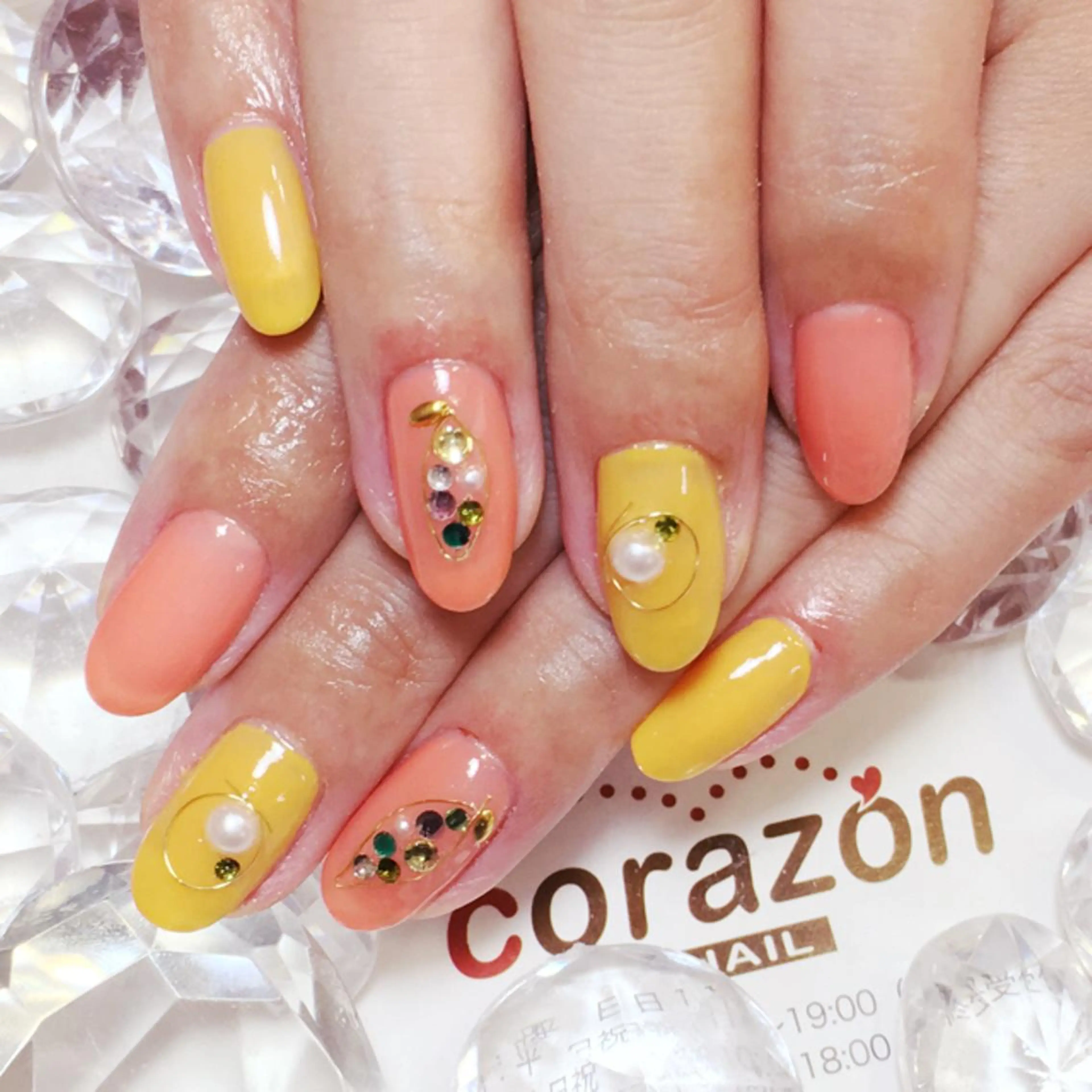 ネイル キラキラネイル ワンカラーネイル オレンジ シンプルネイル ストーンネイル corazon所属・ネイリスト aicoのネイルデザイン