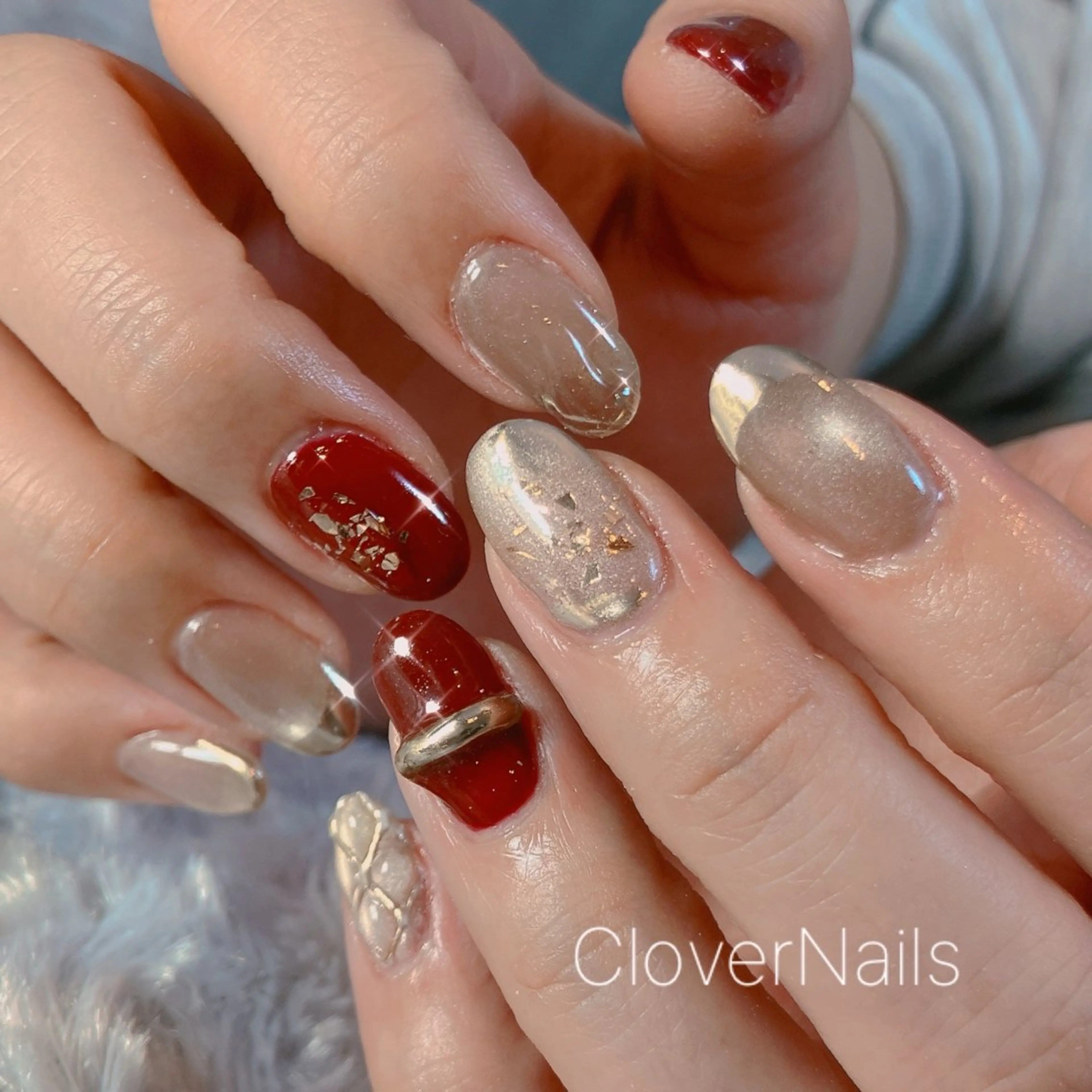 ネイル ゴールド マグネットネイル 持ち込み ニュアンスネイル 赤色 ハンドネイル 自宅ネイルサロン クロバーネイルのネイルデザイン