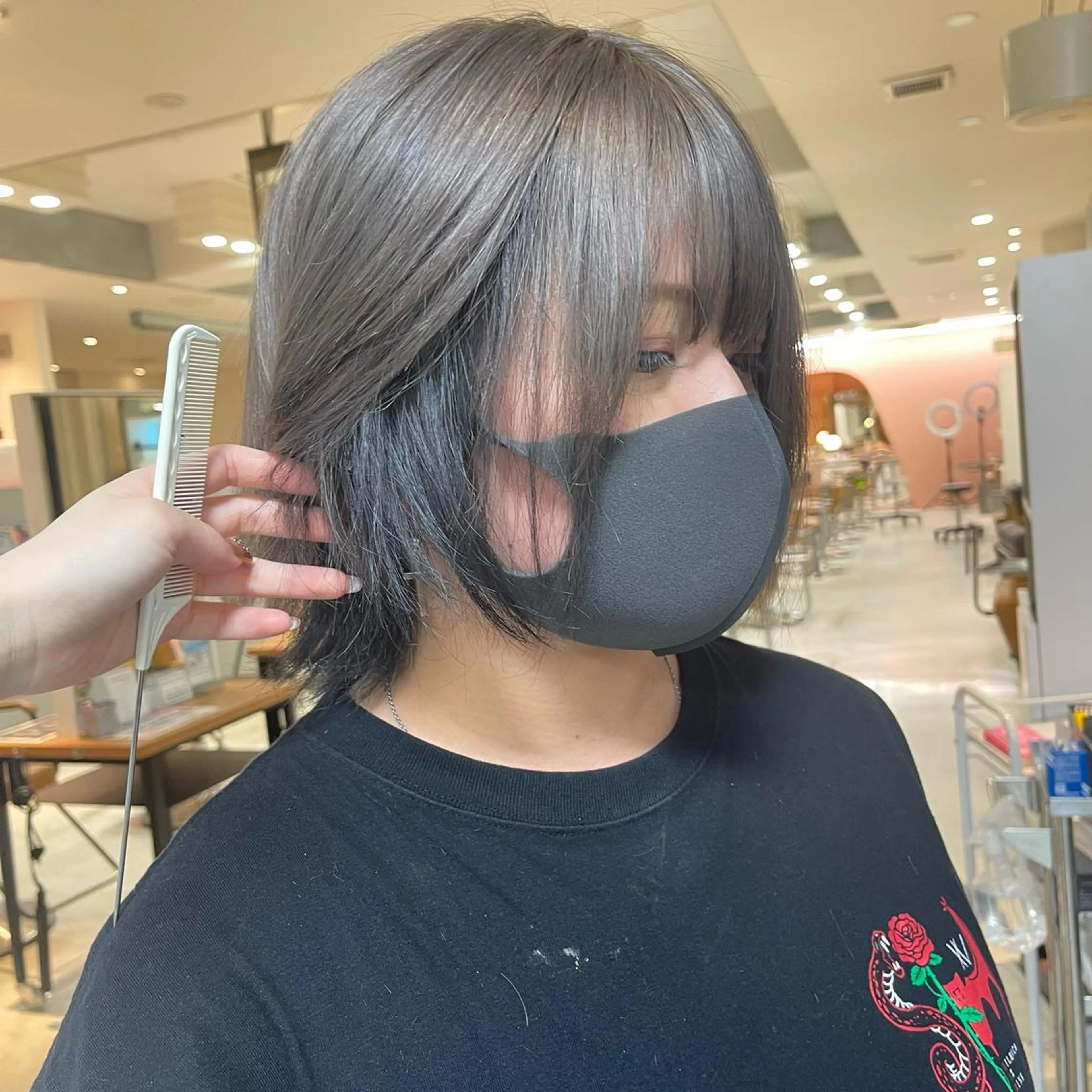 セミロング カラー 黒髪 nameless miichiのヘアスタイル