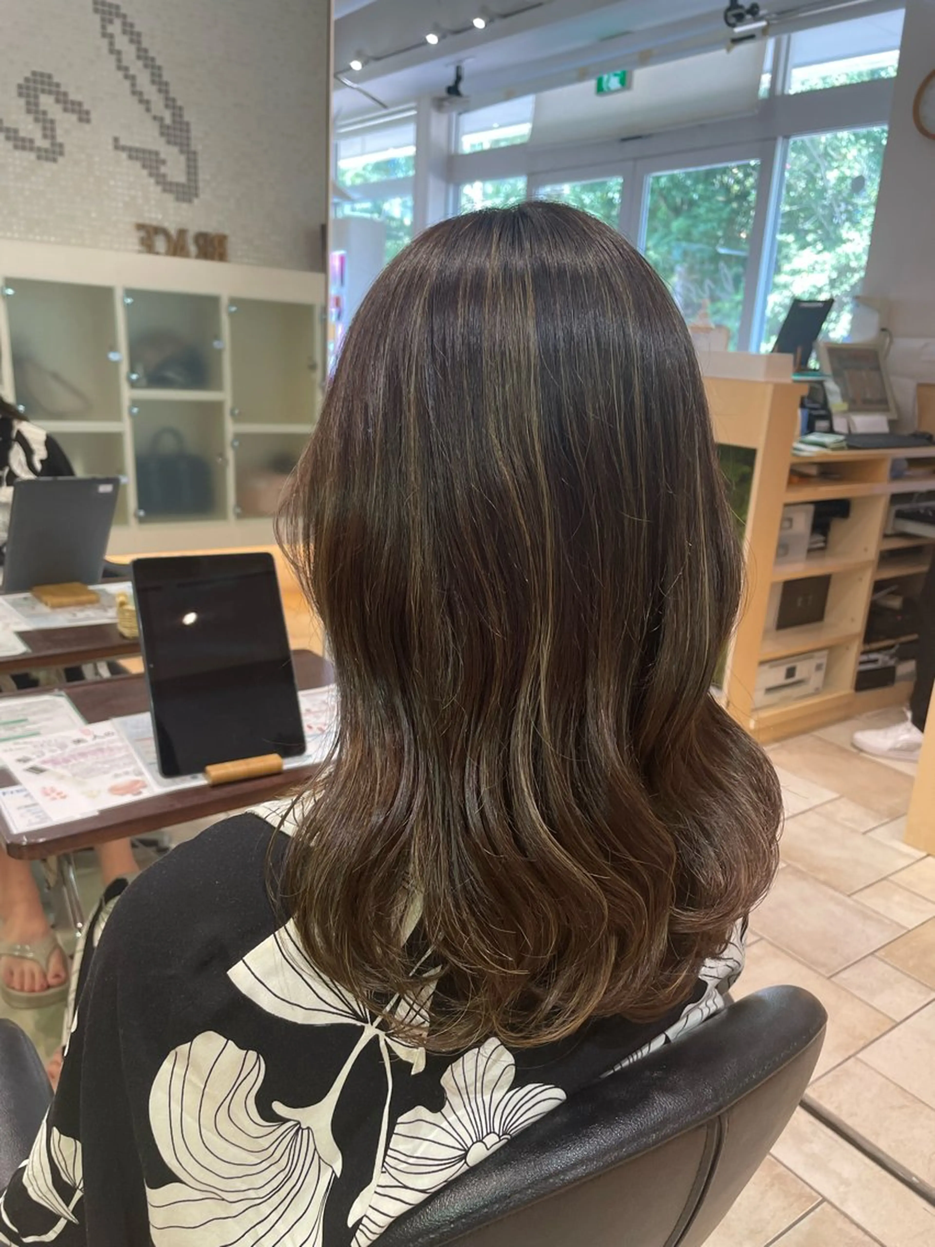 ミディアム 松本 美涼のヘアスタイル