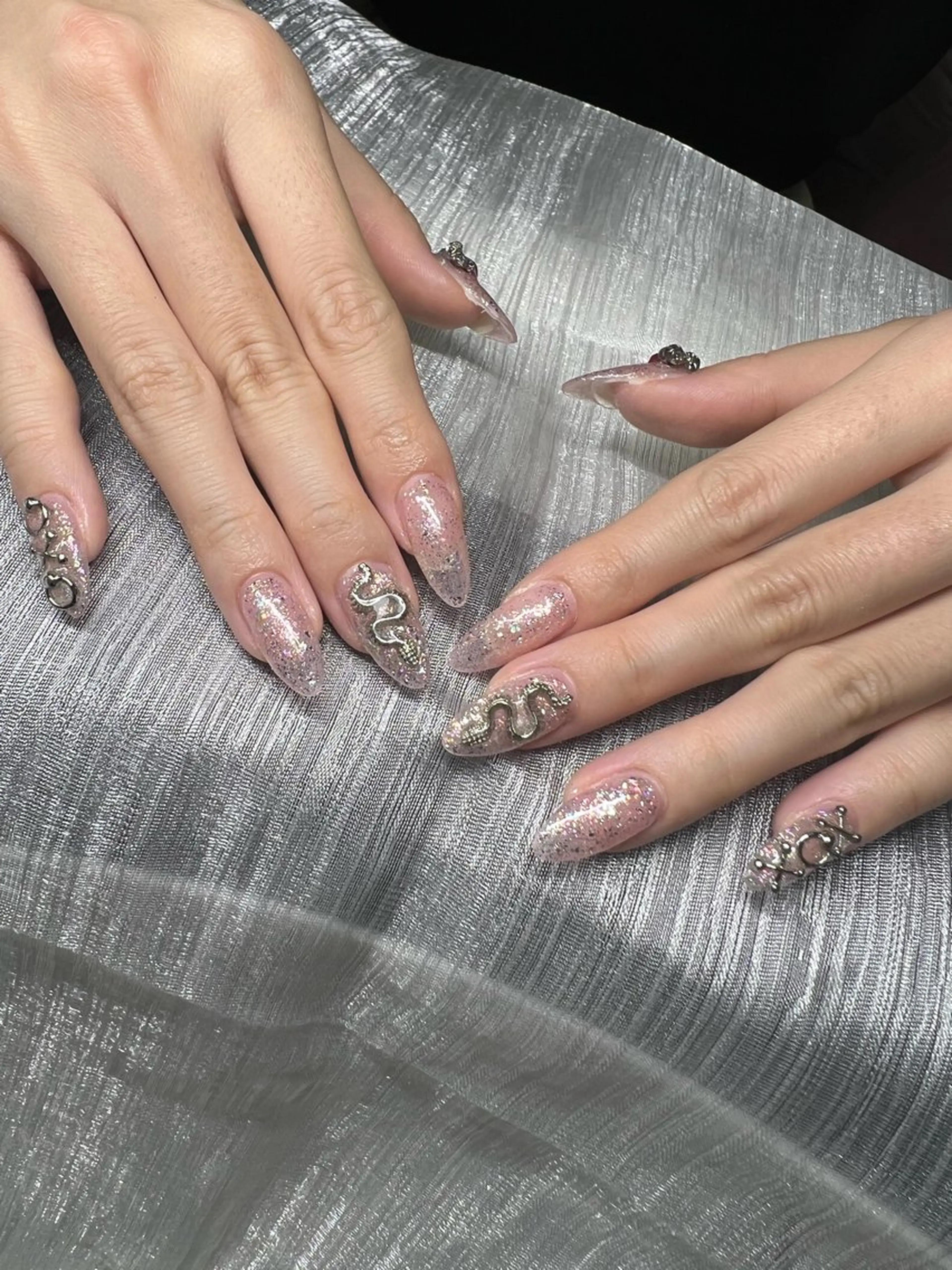 ネイル オーロラネイル チークネイル 長さ出し フットネイル フレンチネイル ハンドネイル Lee Nailsのネイルデザイン