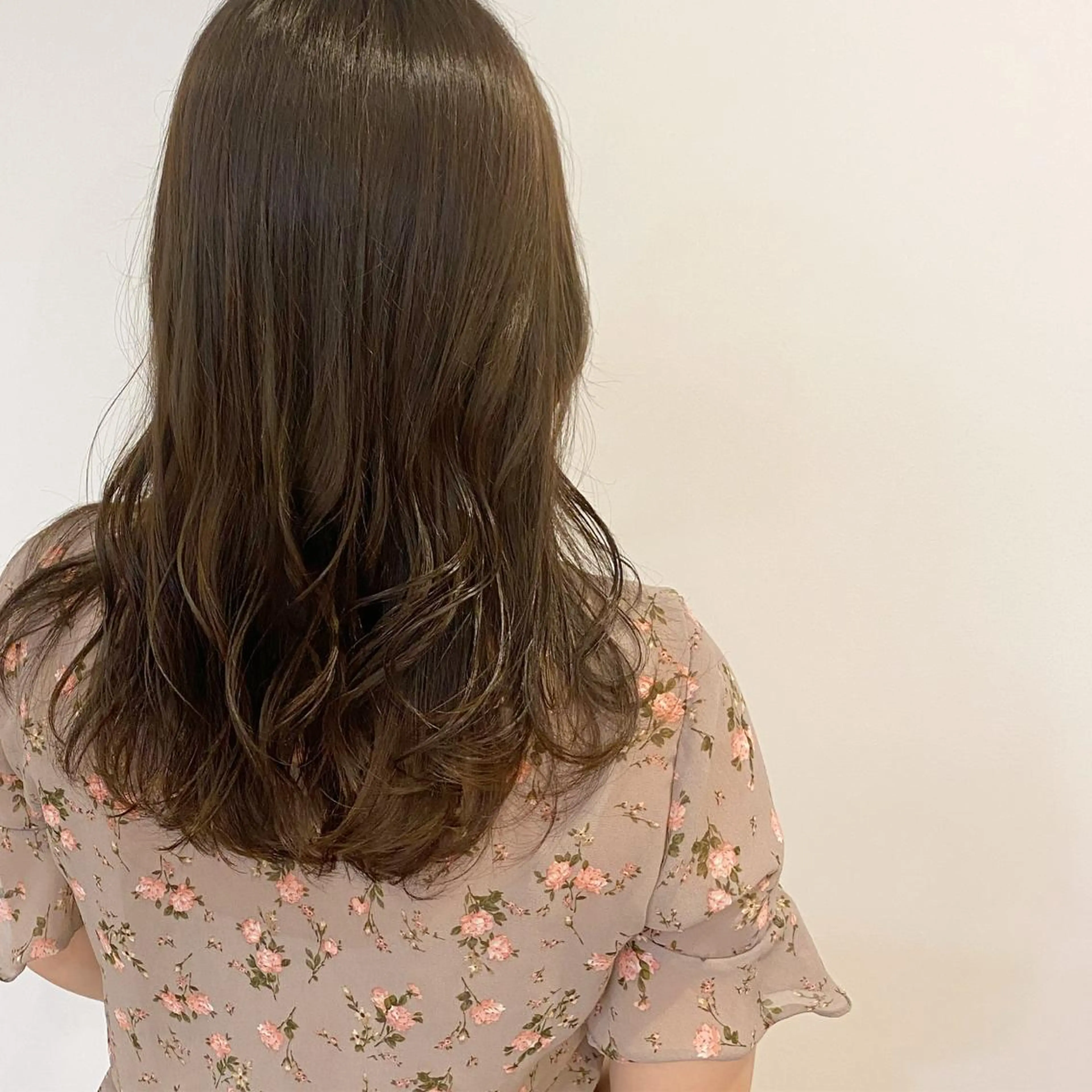 【透明感たっぷりのつやカラー🥣🫧】髪質改善アディクシーカラー+ Aujuaトリートメントの写真