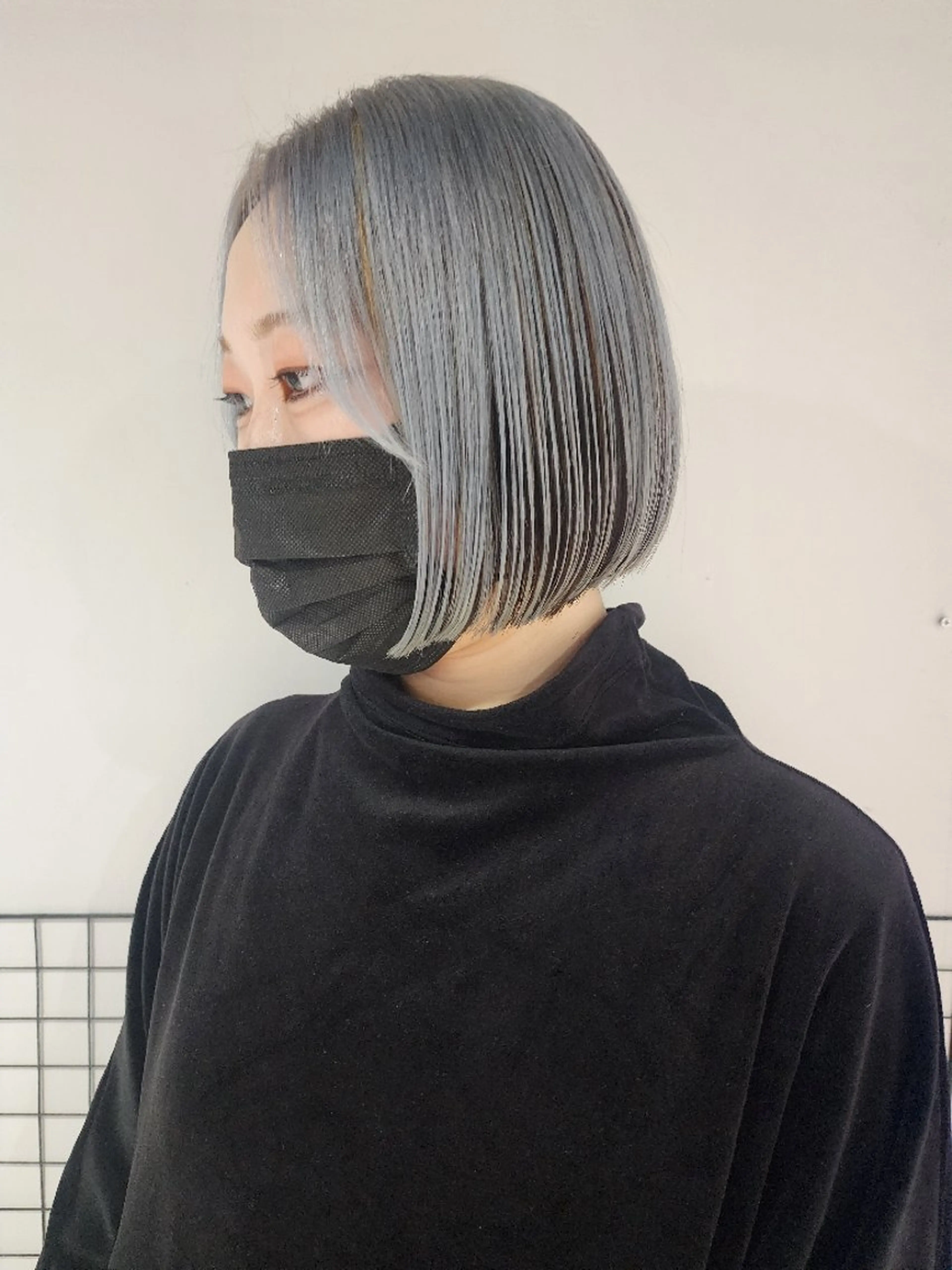 ショート カラー ブリーチ ブルーカラー ボブ 顔まわりレイヤー 顔周りカット Backbocker所属・ハイトーン/ブリーチ /デザインカラーのヘアスタイル