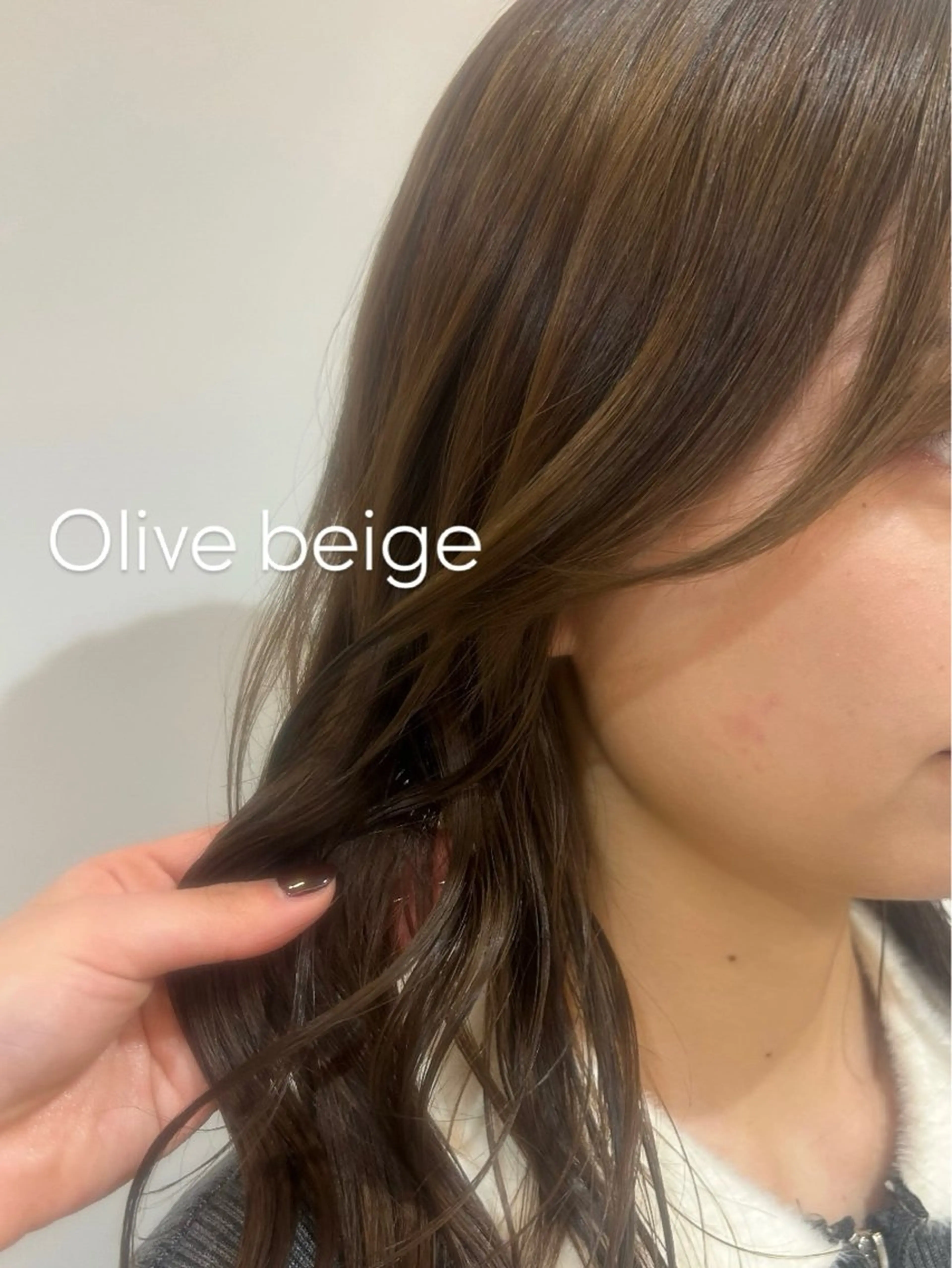 ロング カラー ベージュカラー 透明感カラー オリーブベージュ ヘアカラー トリートメント MINX RICCa /ユナのヘアスタイル