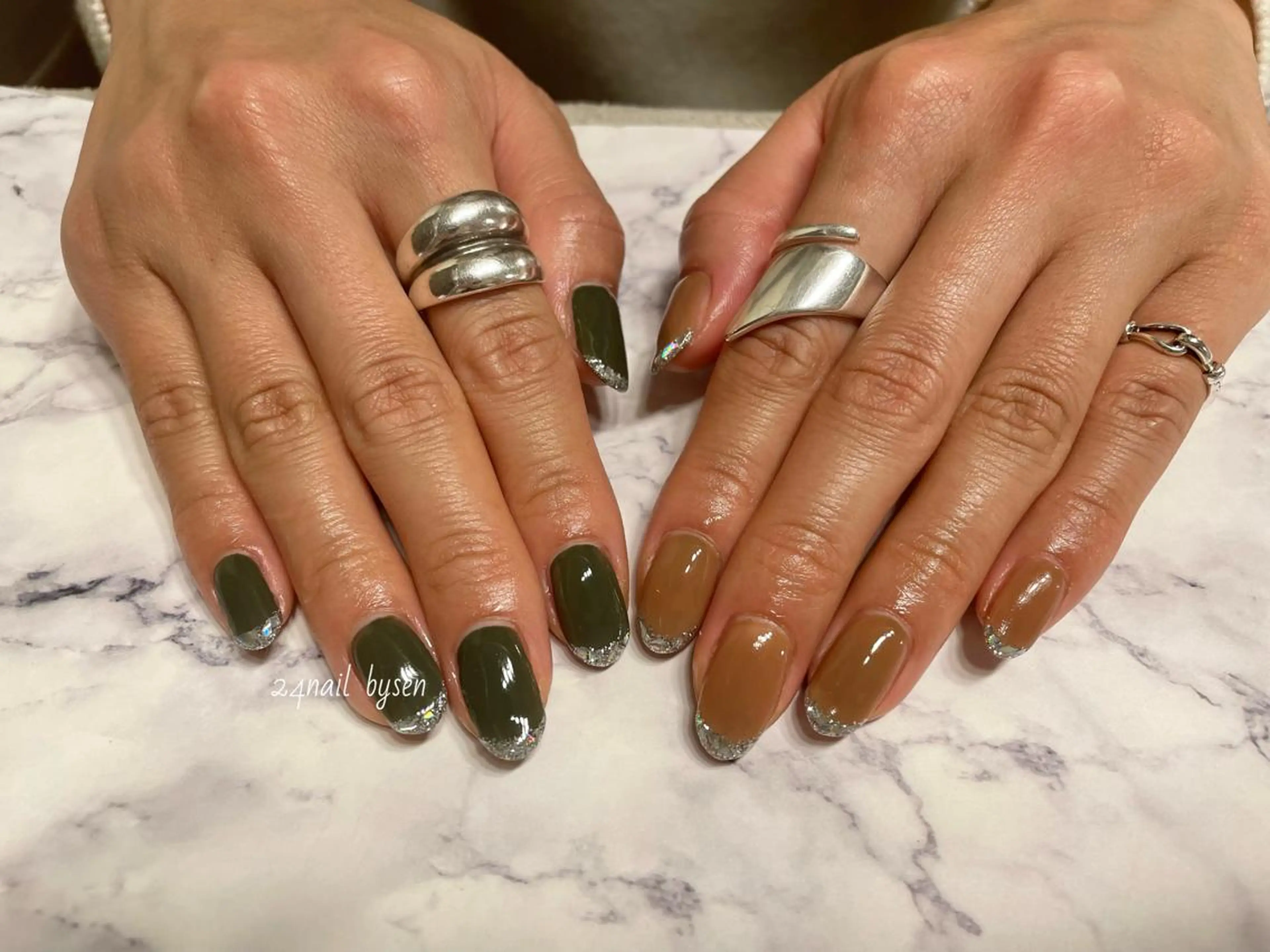 ネイル 持ち込み シルバー ハンドネイル Atelier by 24nail/Ayaのネイルデザイン