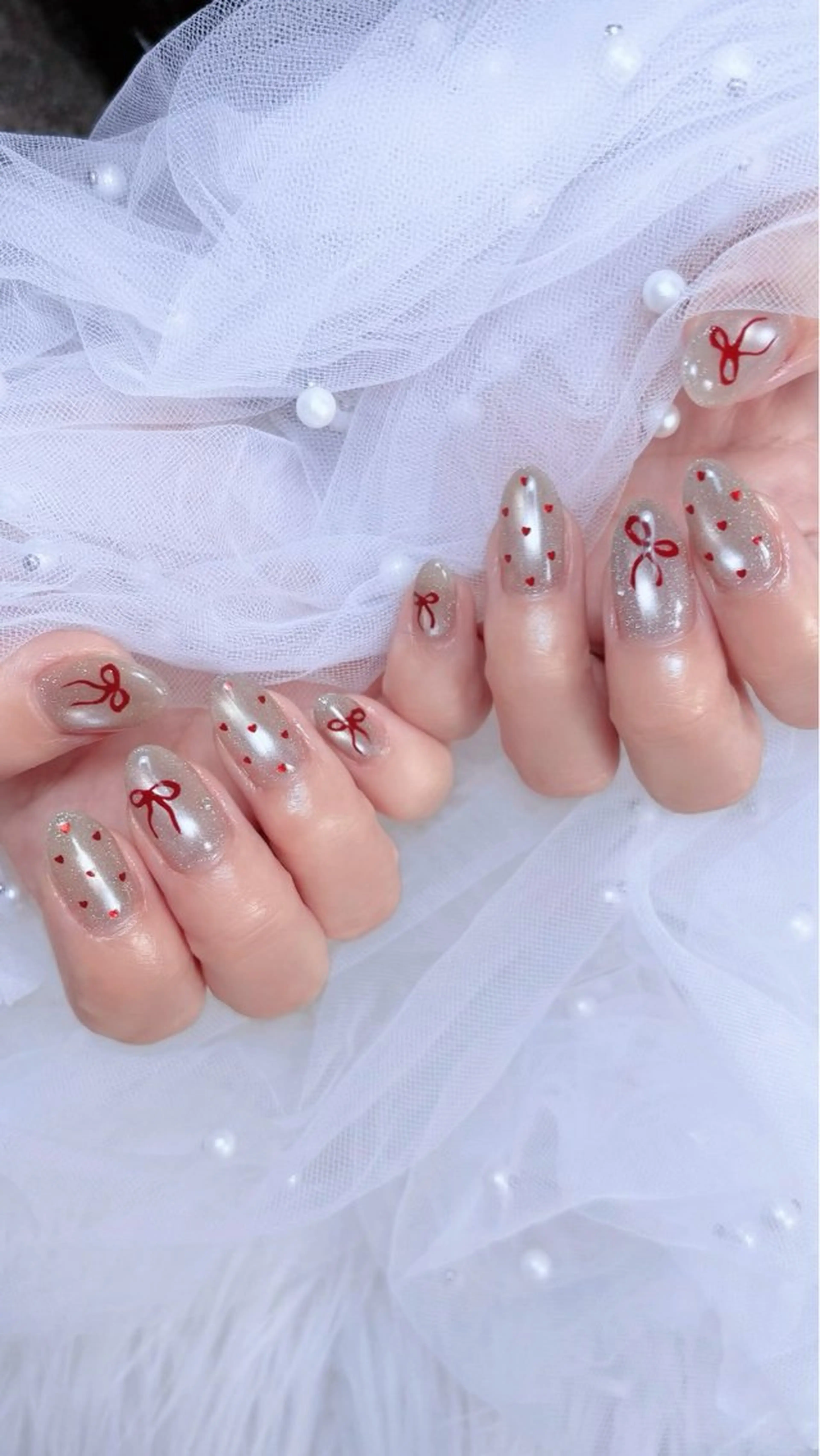 ネイル ハート ニュアンスネイル リボン ハンドネイル 𝑬𝑹𝑰𝑲𝑨 𓂃🎀𓈒𓏸のネイルデザイン