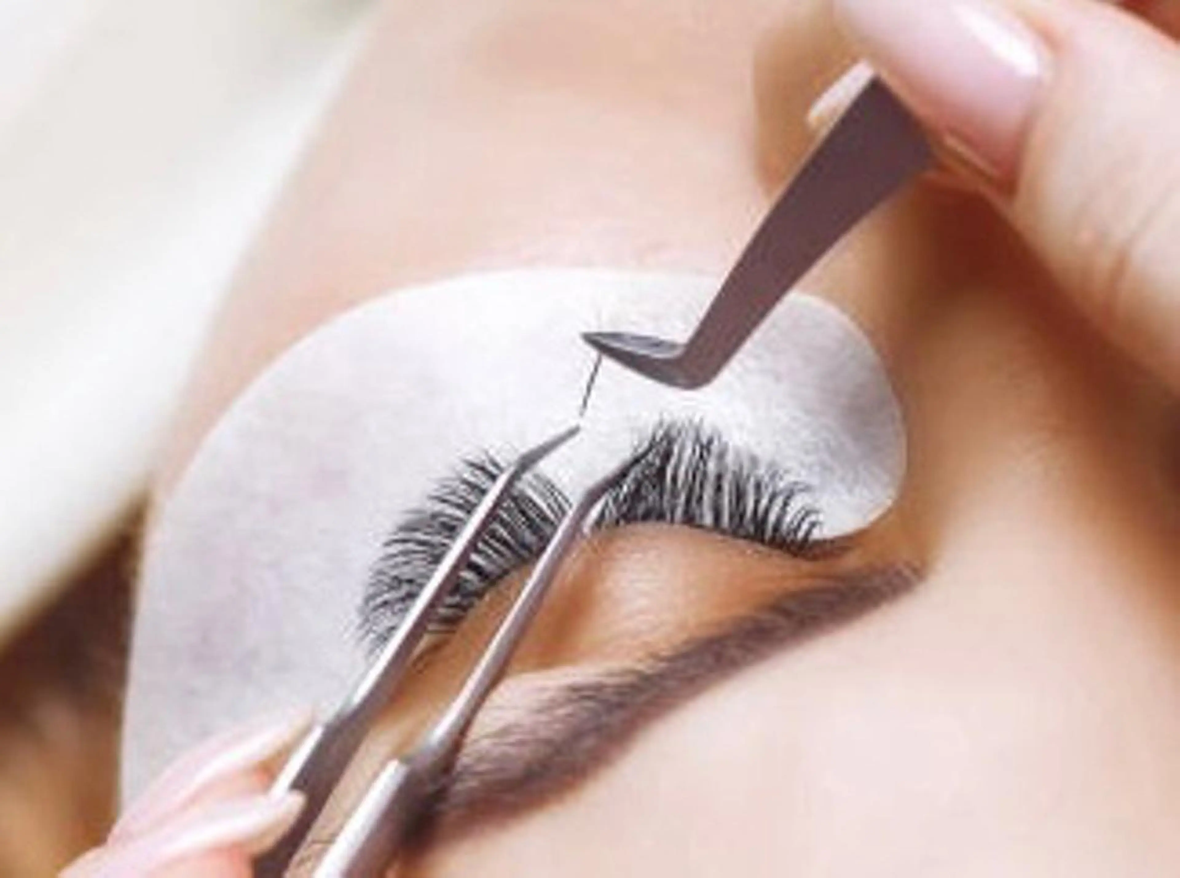 まつ毛エクステ 140本 (40分〜60分程度)アイシャンプー、トリートメント込みの写真