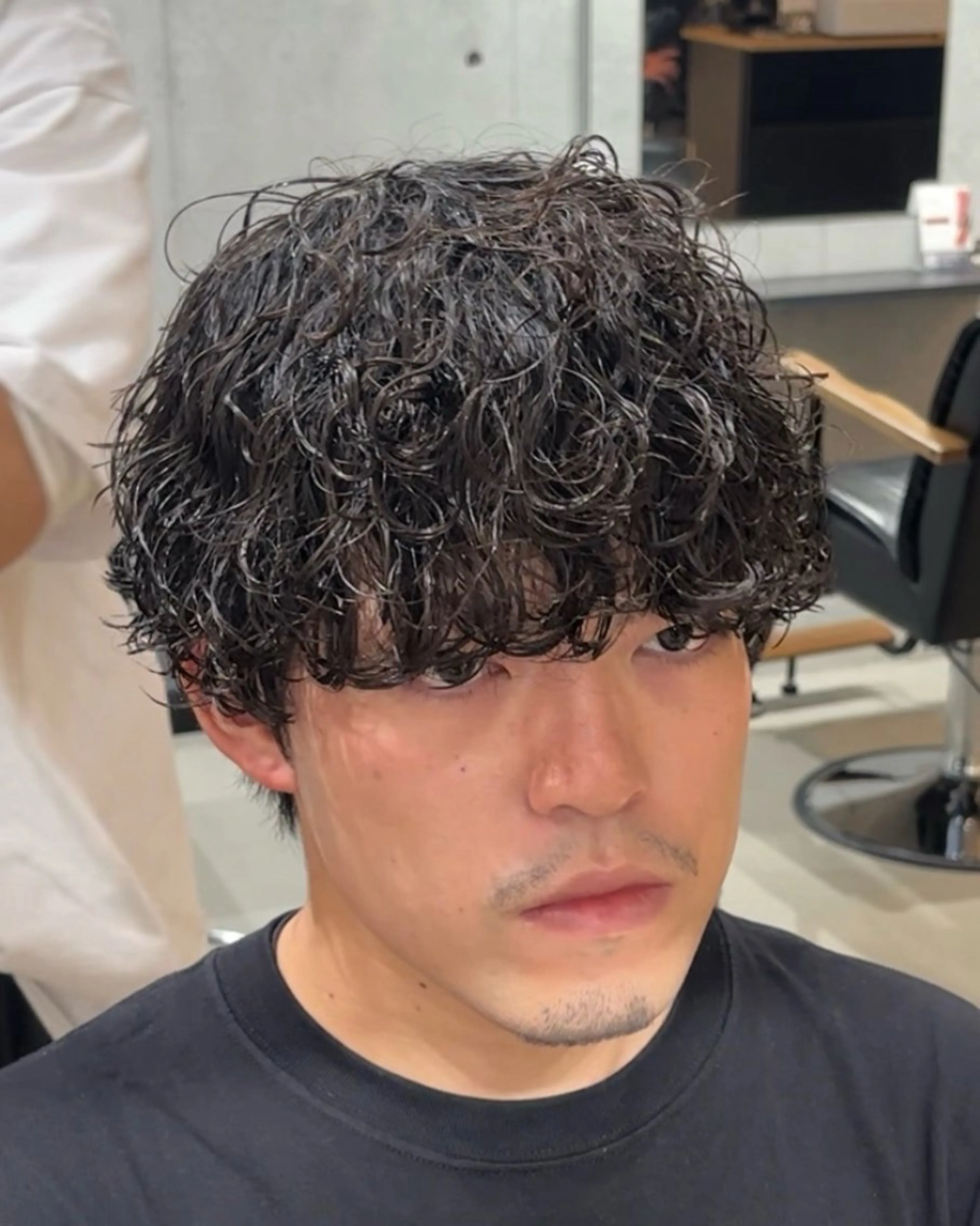 パーマ メンズ 会社で浮かない ビジネスヘア/心斎橋のヘアスタイル