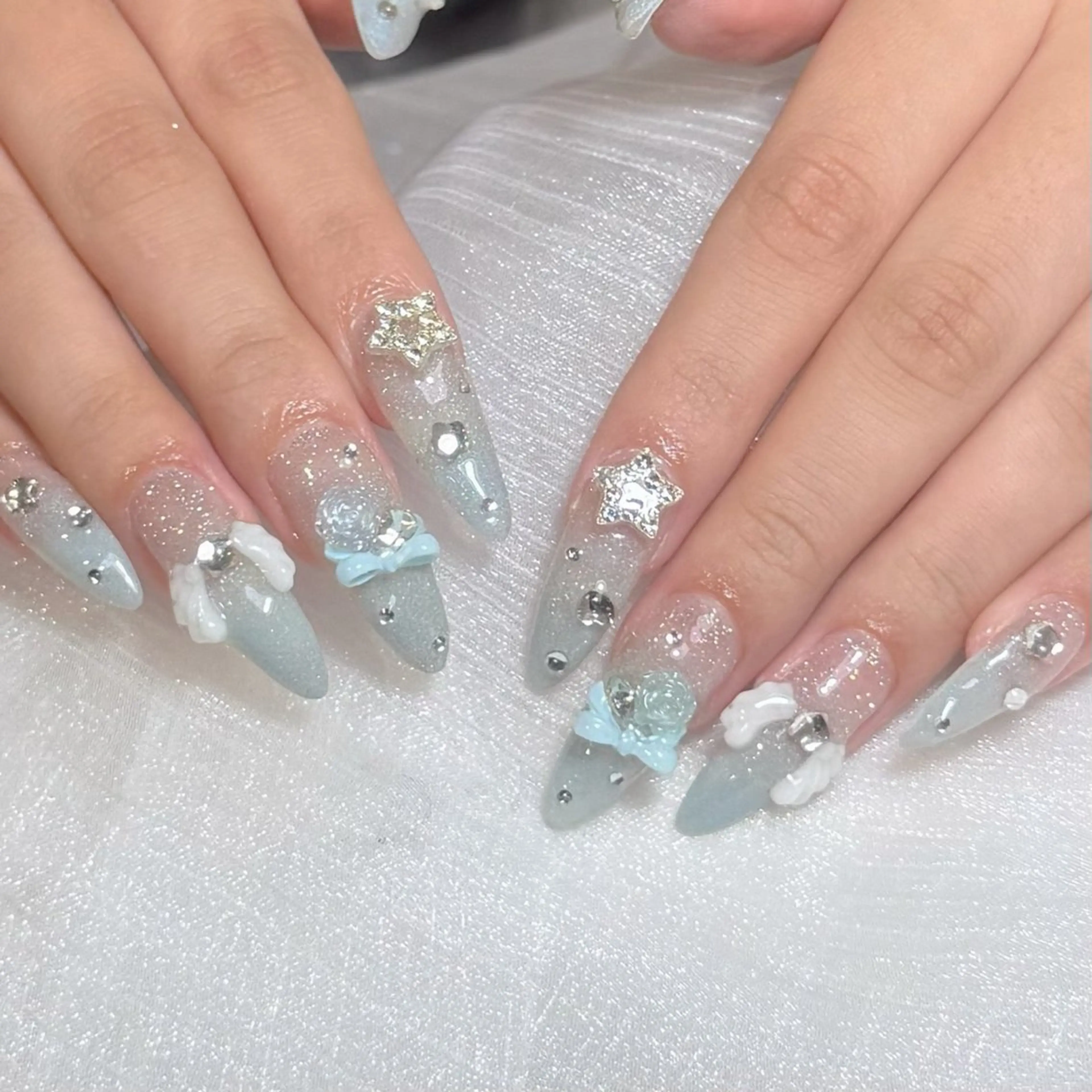 ネイル アートネイル オーロラネイル キラキラネイル 韓国ネイル マグネットネイル ハンドネイル ハンドケア DIAMOND 💞のネイルデザイン