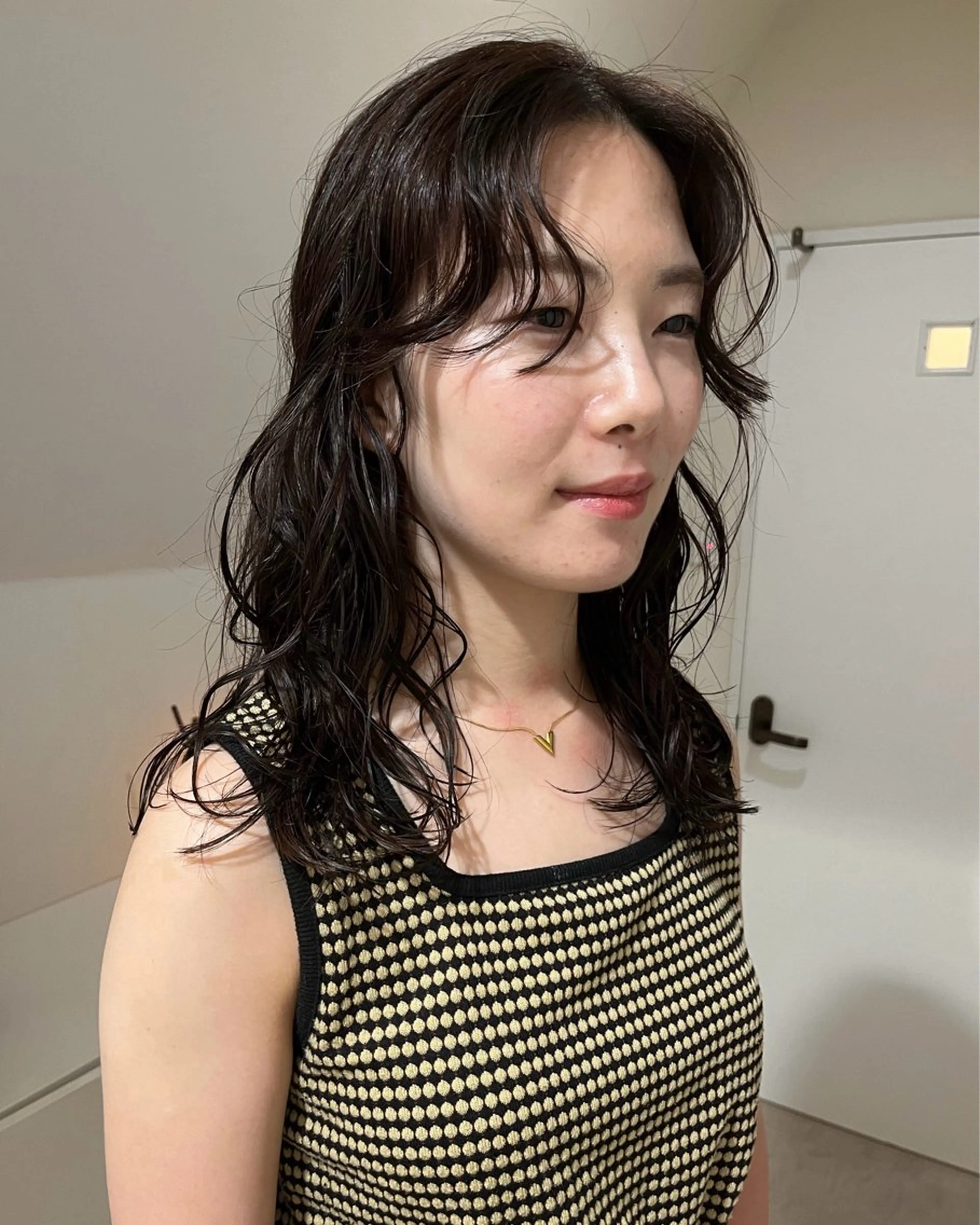 ミディアム パーマ ミディアムパーマ ニュアンスパーマ GO TODAY シェアサロン 表参道Flos店所属・nishi fuyumiのヘアスタイル