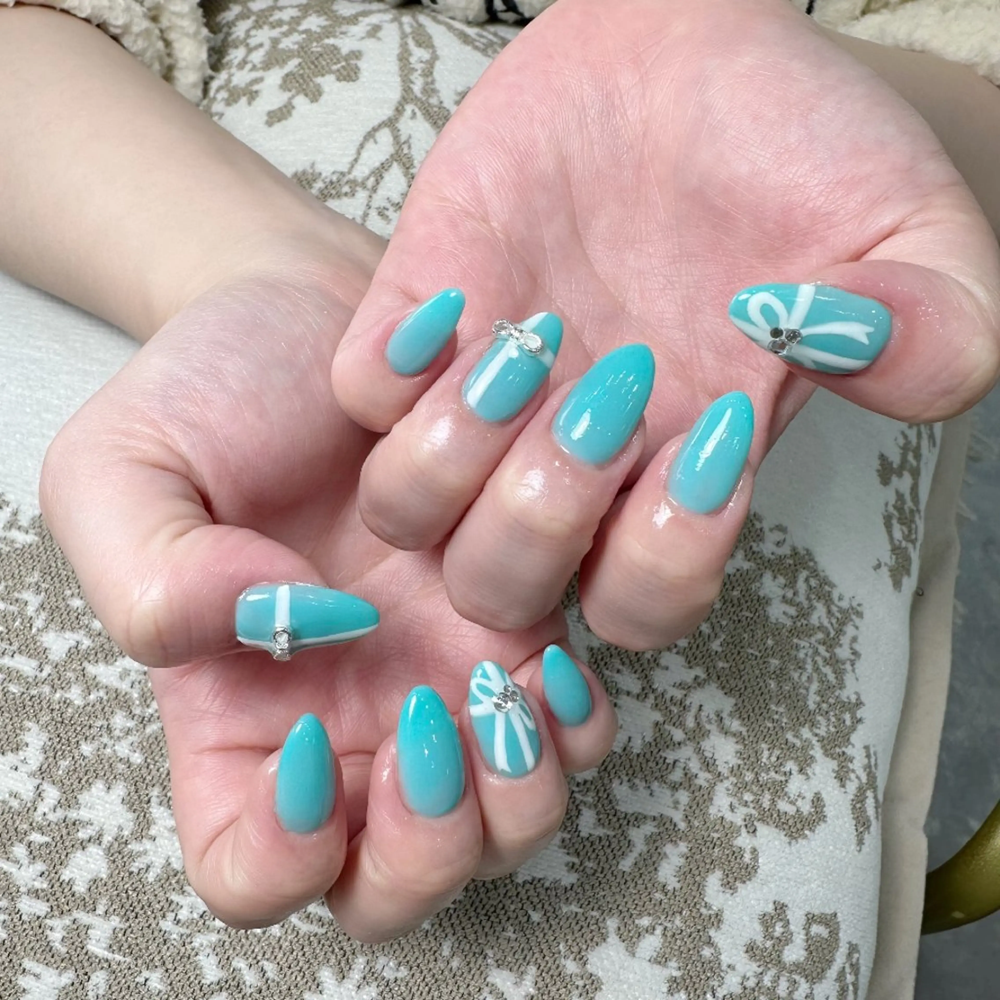 ネイル チークネイル フレンチネイル ジェルネイル ガラスフレンチ キラキラネイル ハンドネイル UM Nail Salonのネイルデザイン