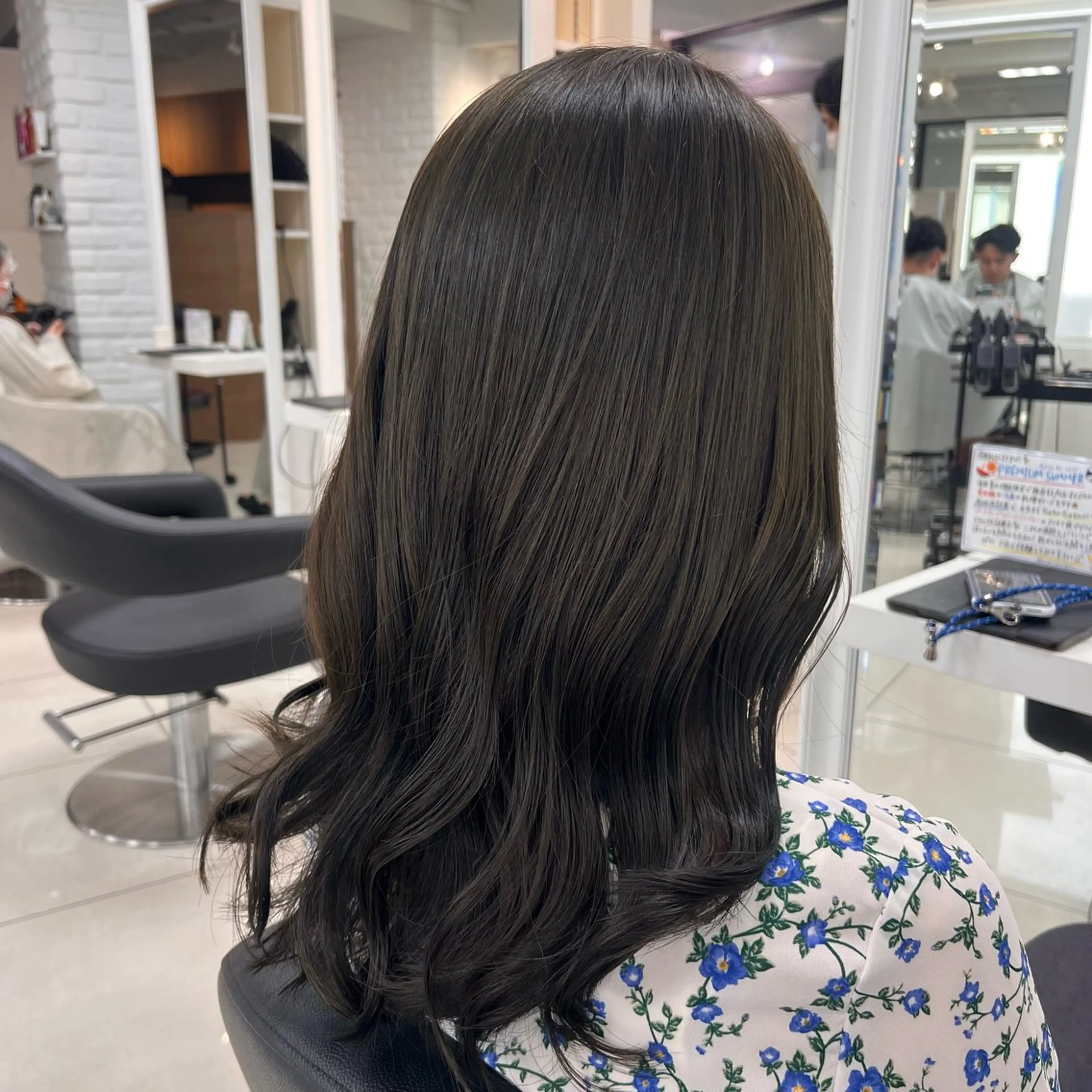 セミロング カラー グレージュ オリーブグレージュ オリーブグレー カット ヘアカラー トリートメント 【センターパート/ マッシュ】ryokaのヘアスタイル