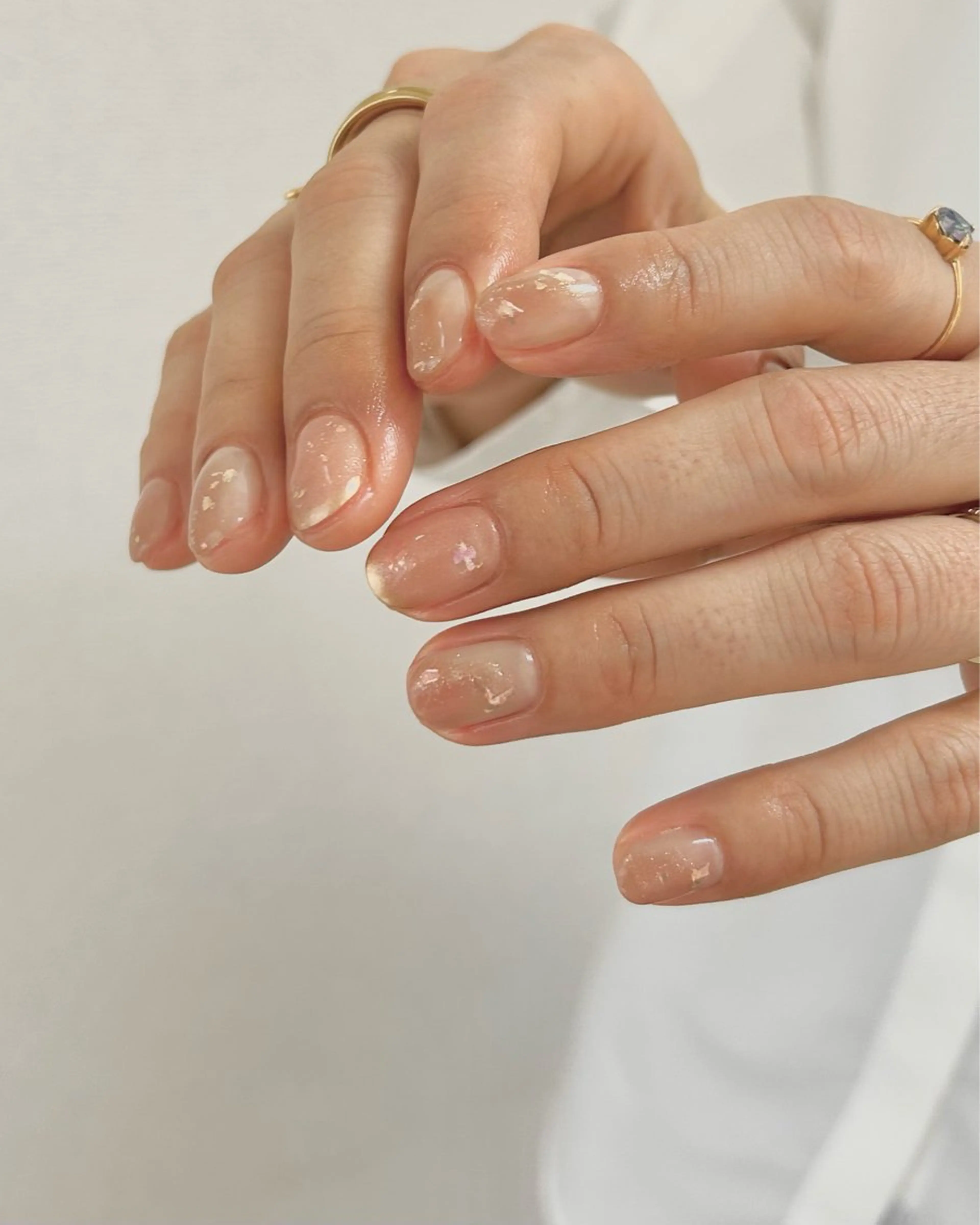 ネイル オーロラネイル ジェルネイル キラキラネイル ニュアンスネイル オフィスネイル 𓂃toi. 儚げnuanceのネイルデザイン