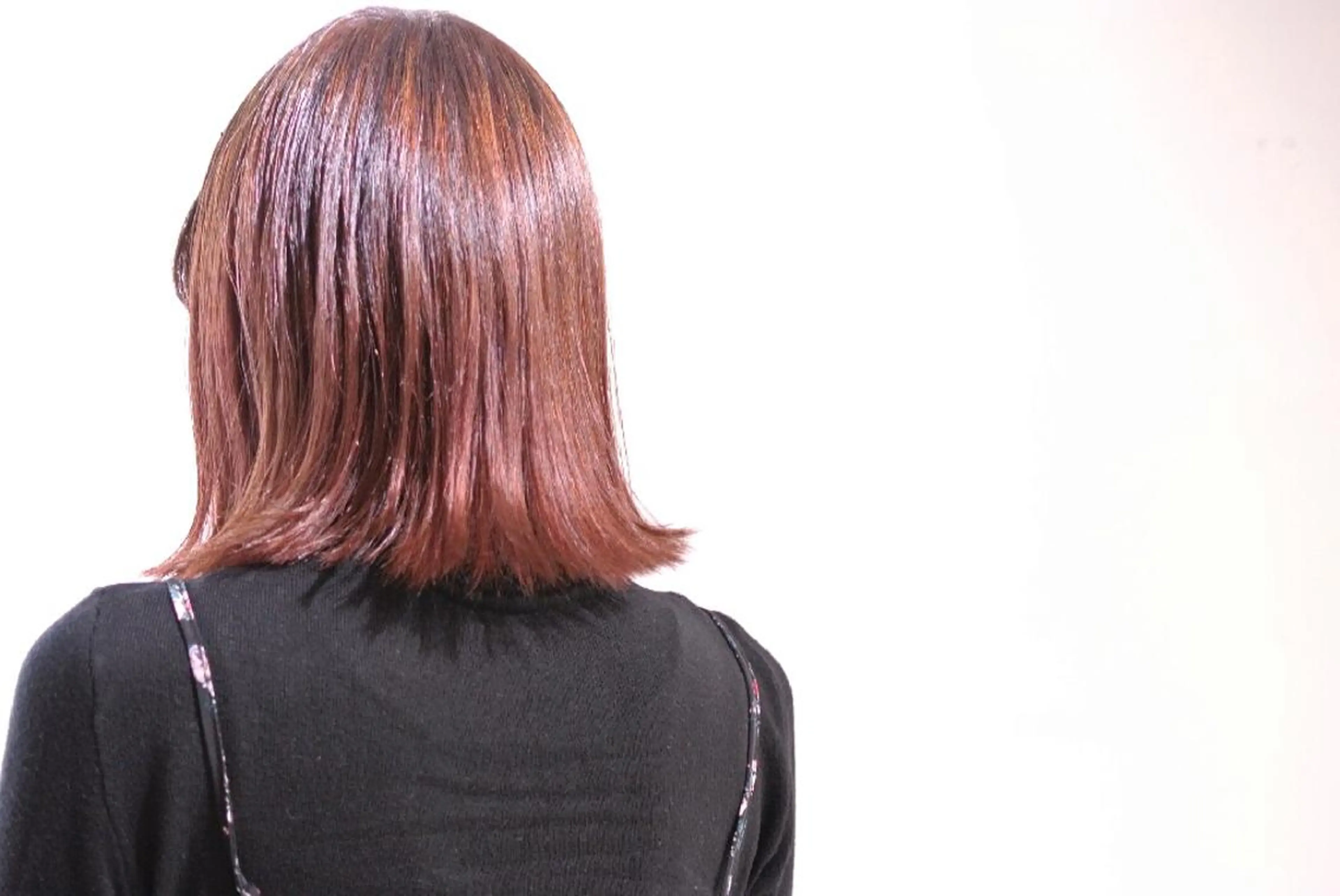 ミディアム セミロング カラー ピンクカラー ボブ 外ハネヘア 樋口 千尋のヘアスタイル