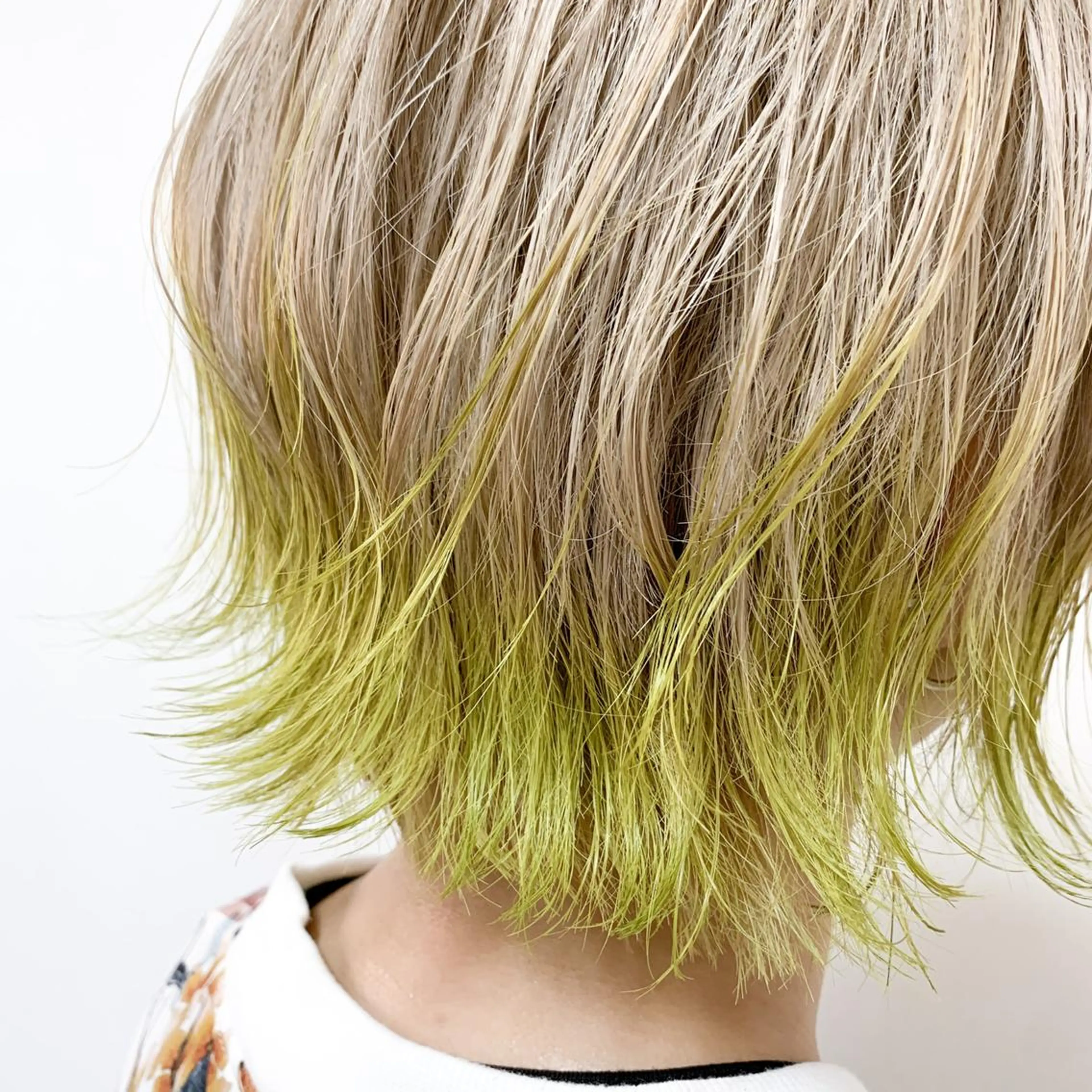 ショート カラー ベージュカラー ミルクティーベージュ イエローカラー 神 .のヘアスタイル