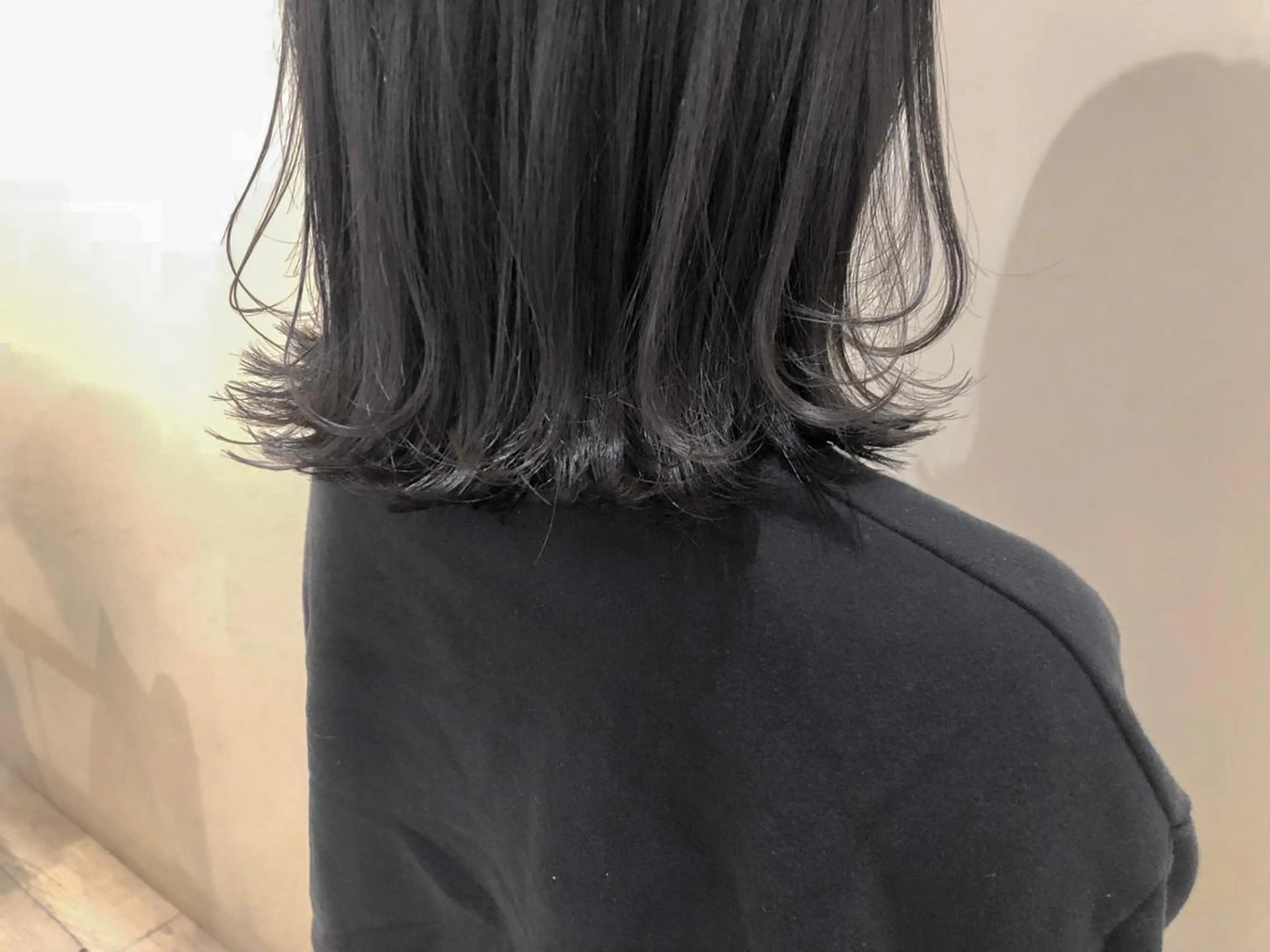 ミディアム カラー 切りっぱなしボブ ダークグレー ボブ カット ヘアカラー ひろせ かなのヘアスタイル