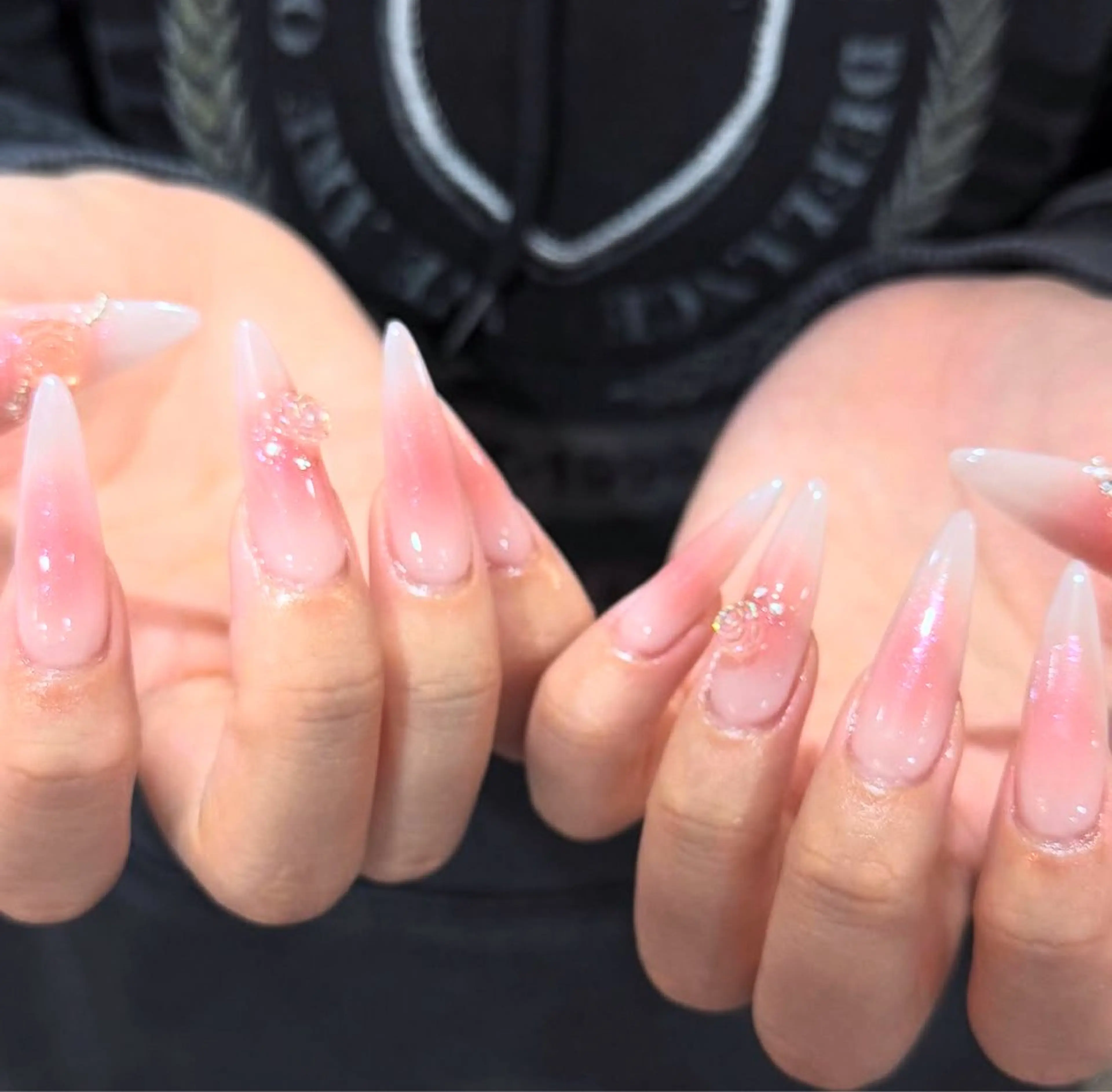 ネイル 長さ出し グラデーション キラキラネイル 韓国ネイル ラメ(グリッター) ハンドネイル ハンドケア Chisa Nail Studio所属・チ サのネイルデザイン