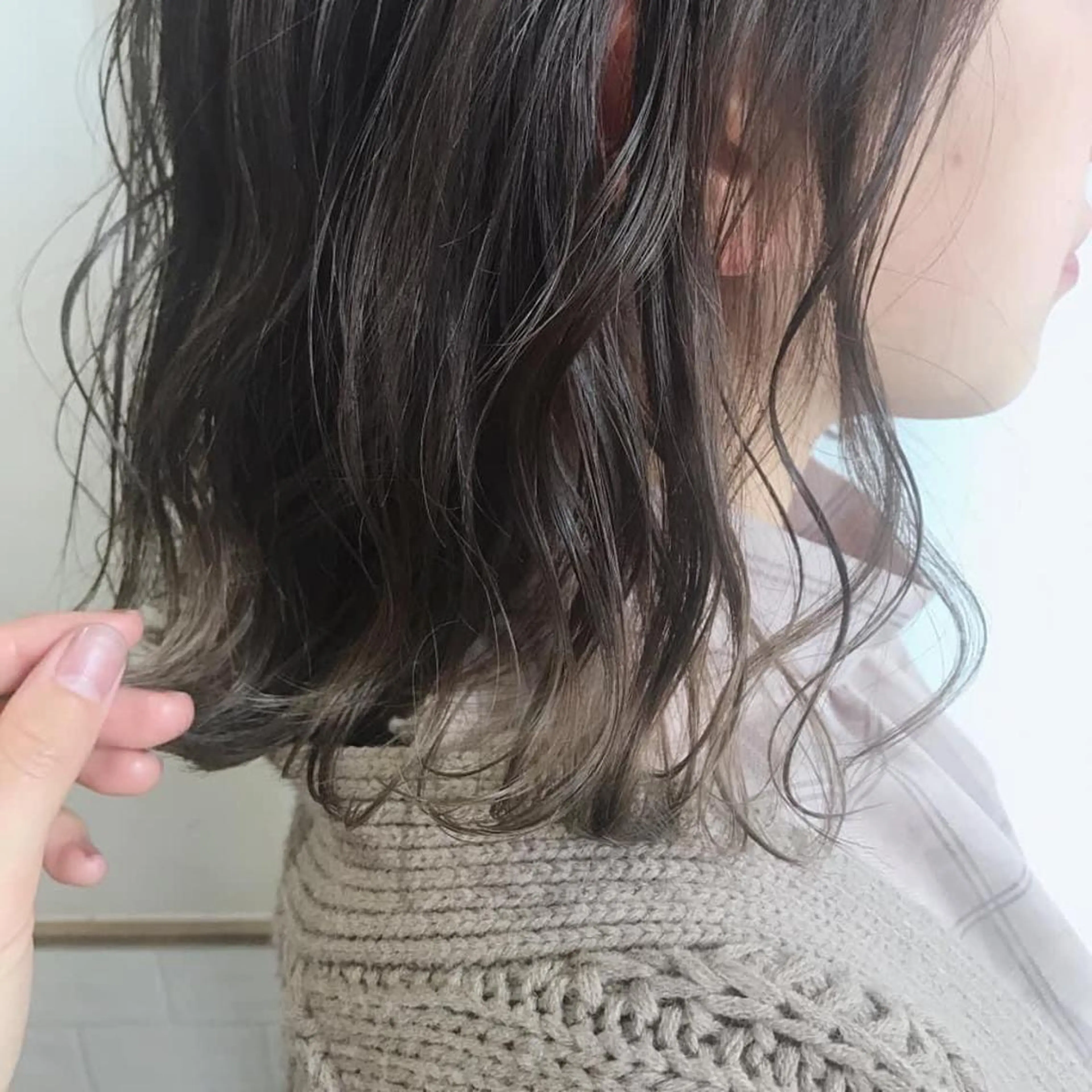 ミディアム 切りっぱなしボブ ボブ ブリーチなしカラー/ 顔周りレイヤーカットのヘアスタイル