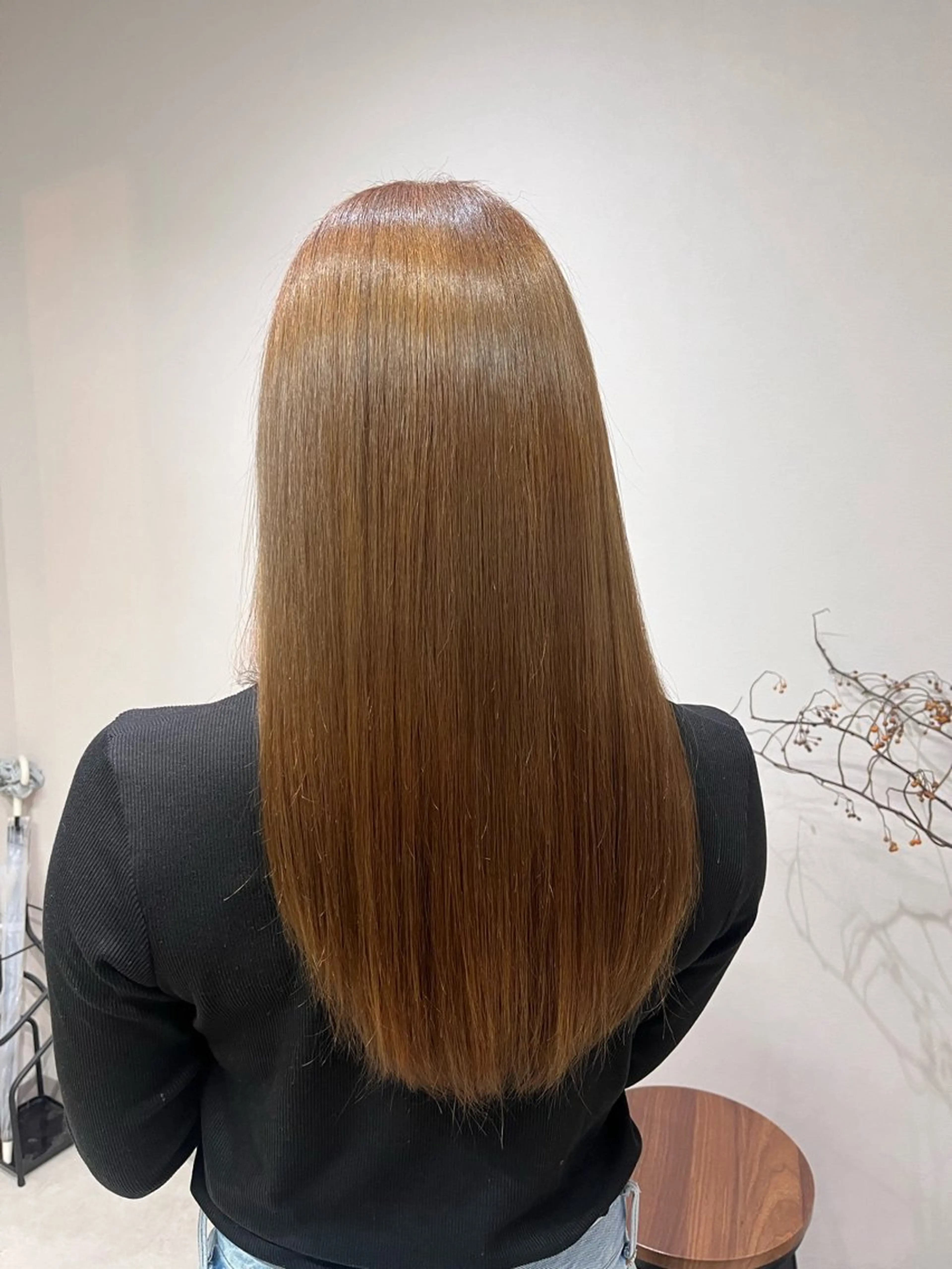 ロング カラー ベージュカラー ブリーチ ヘーゼル ブリーチなしカラー 友 美海のヘアスタイル