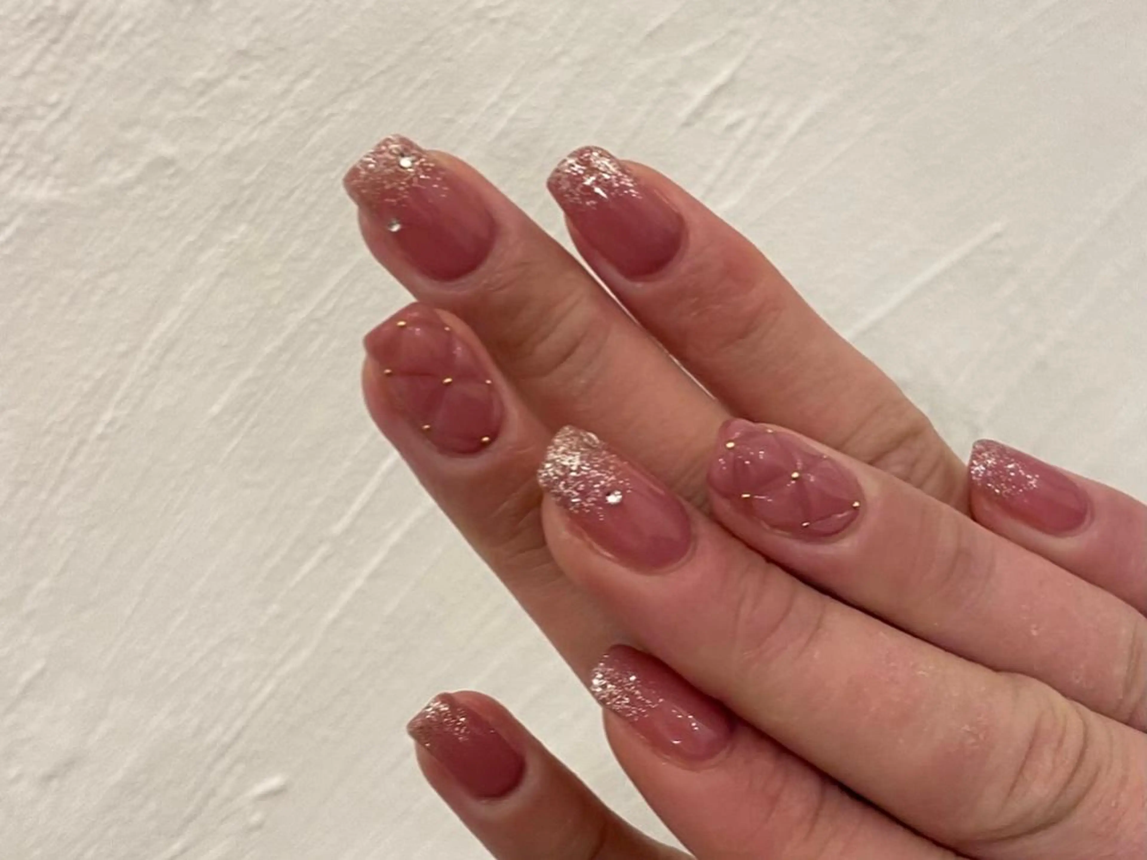 ネイル ネイル&アイ　QUEEN&CRIMSON所属・眉WAX/ピーリング ホワイトニングの眉毛・アイブロウイメージ