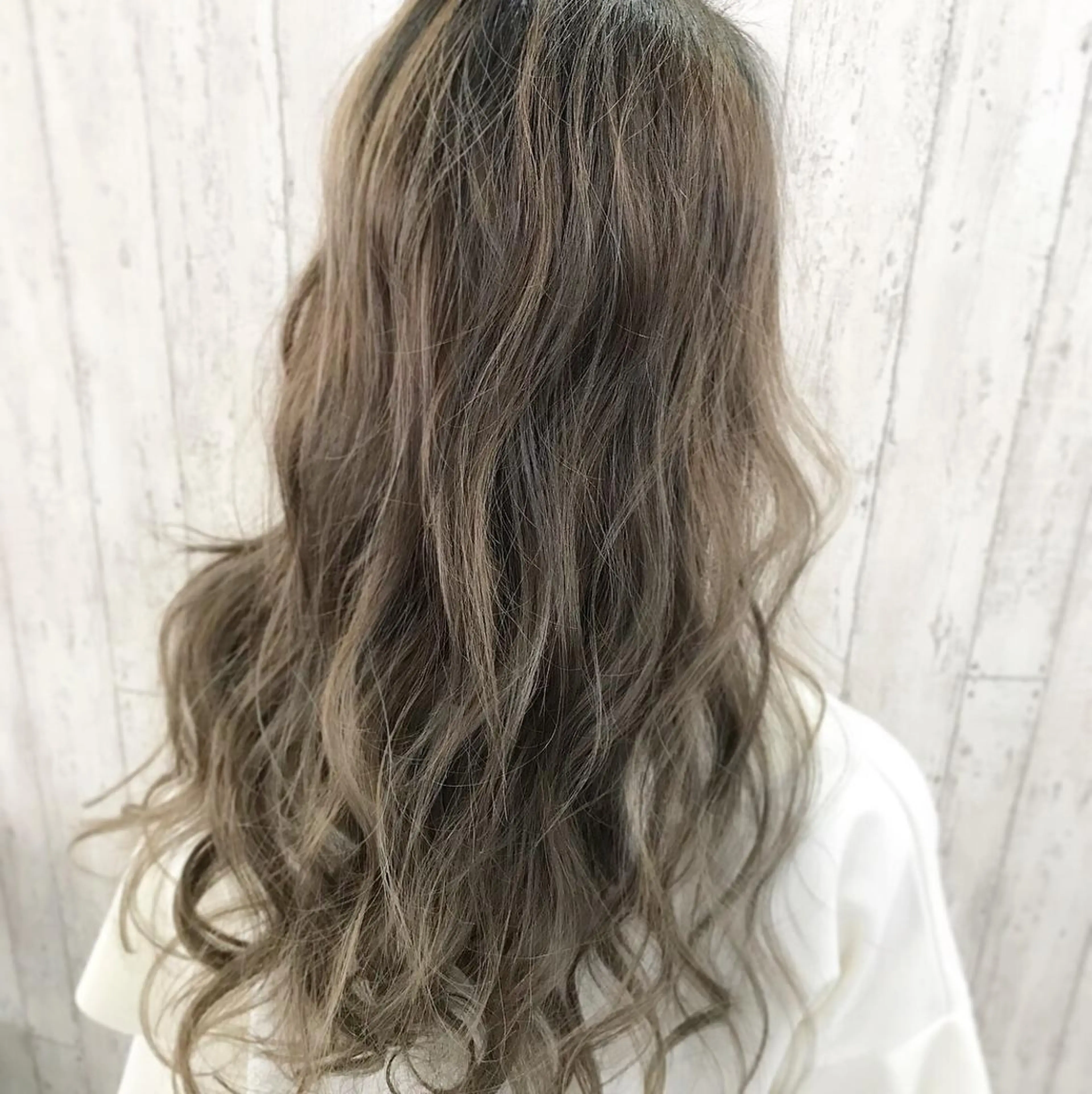 ロング カラー ベージュカラー グラデーションカラー kazufumi ..のヘアスタイル
