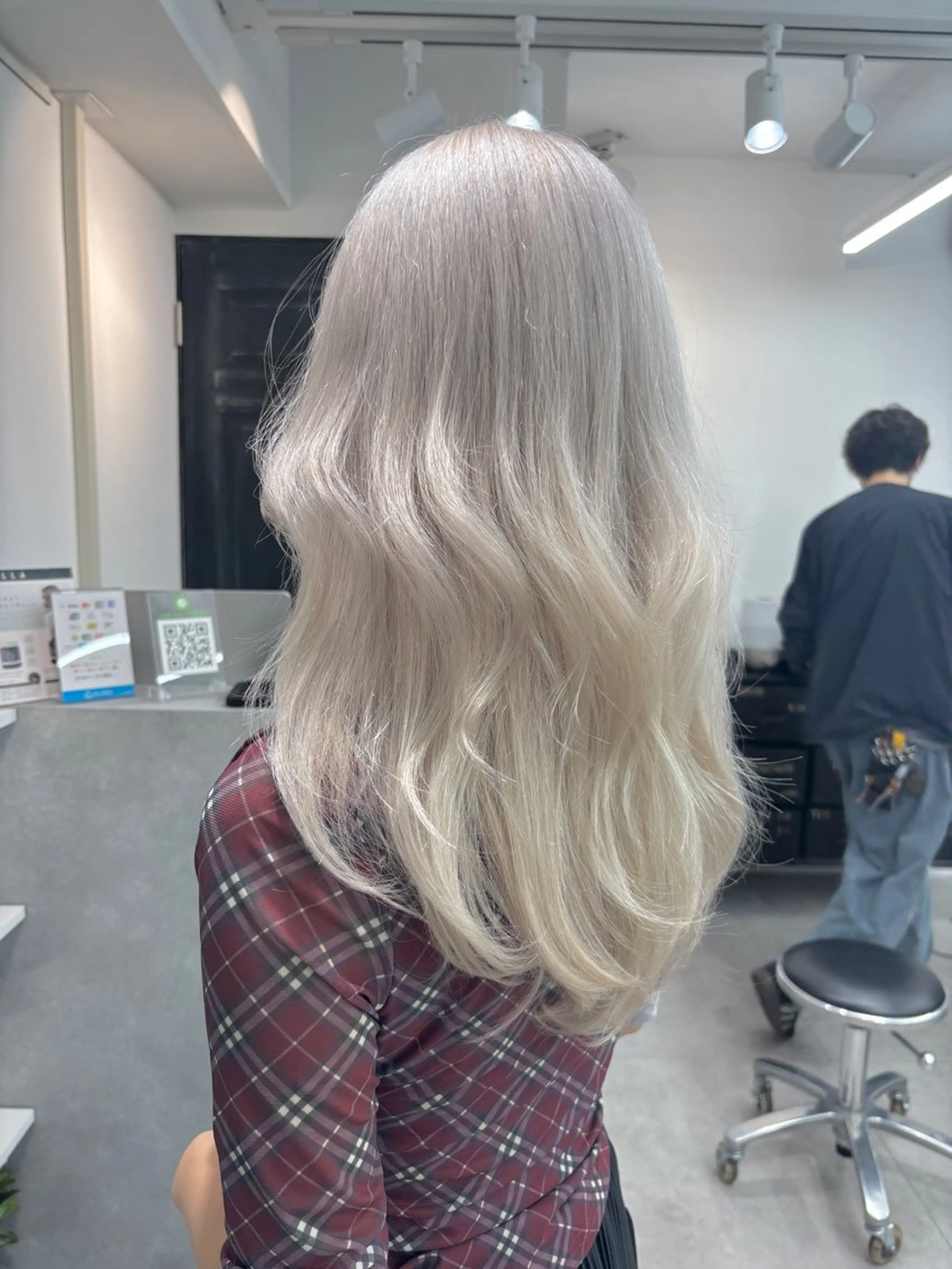 ロング ヘアカラー トリートメント ハイトーンカラー 🦋yuri🦋のヘアスタイル