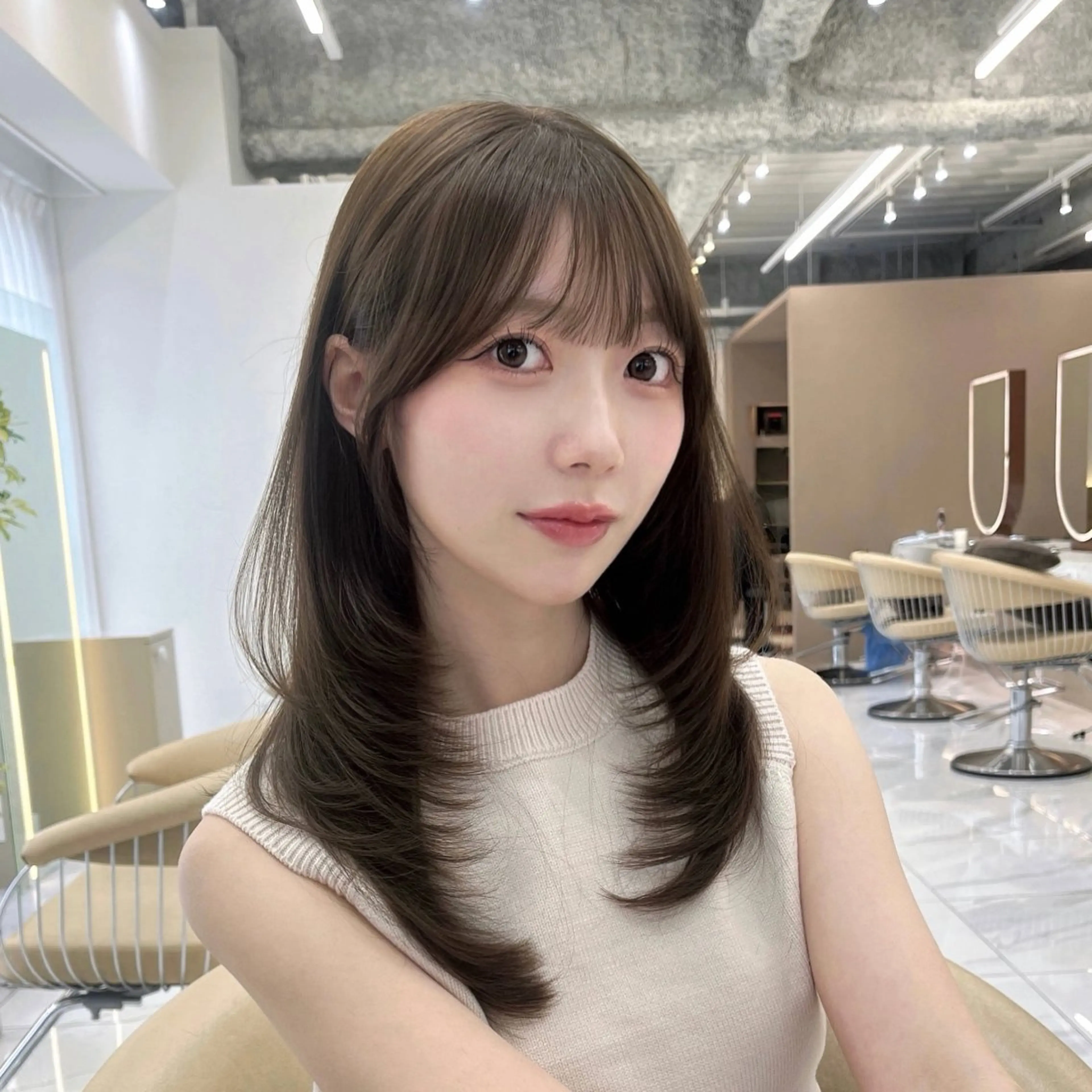 【2月限定クーポン🍫💖】前髪顔周りカット＋透明感カラー＋高密度トリートメントの写真