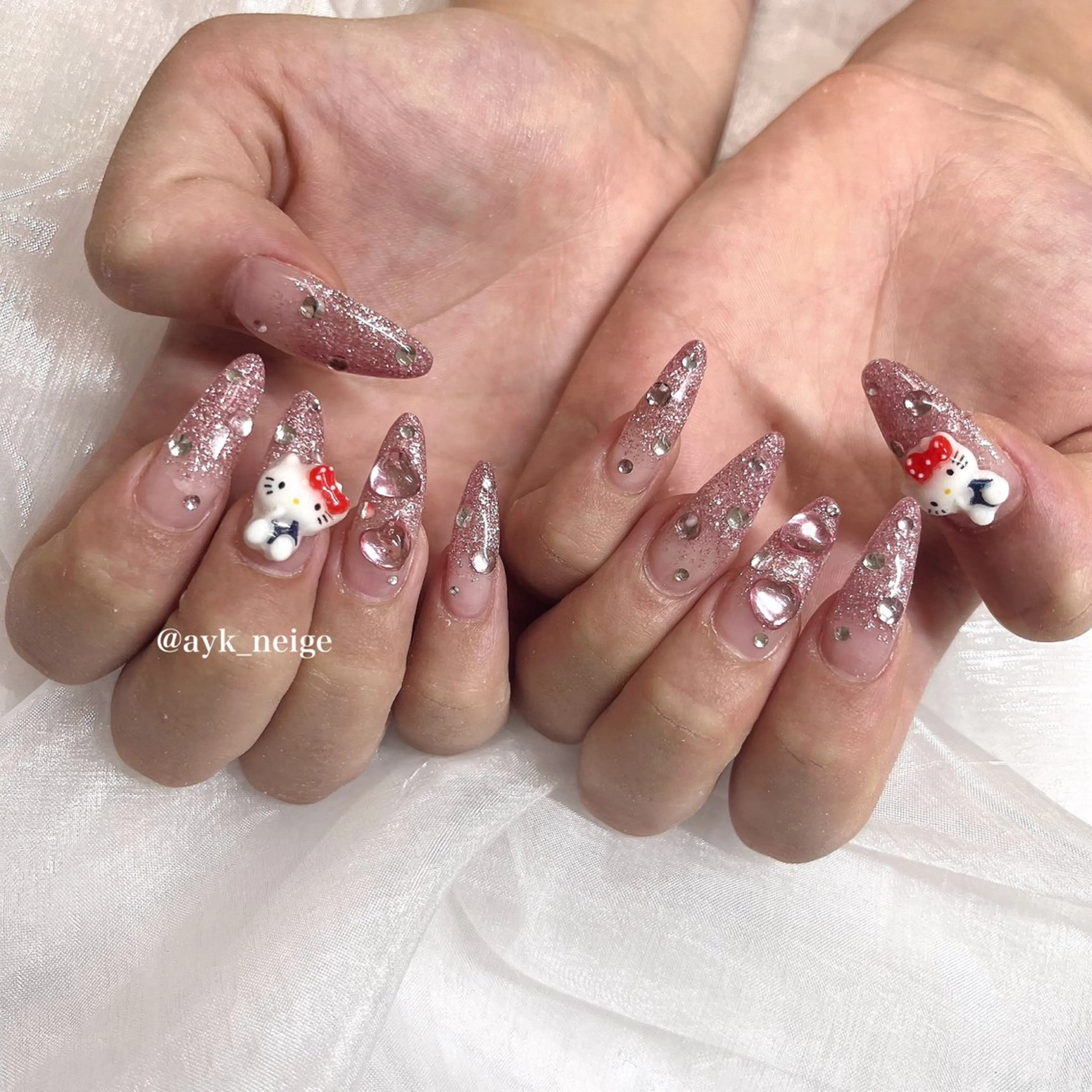 ネイル フットネイル キラキラネイル 韓国ネイル リボン n'eige nail所属・大谷 綾香のネイルデザイン