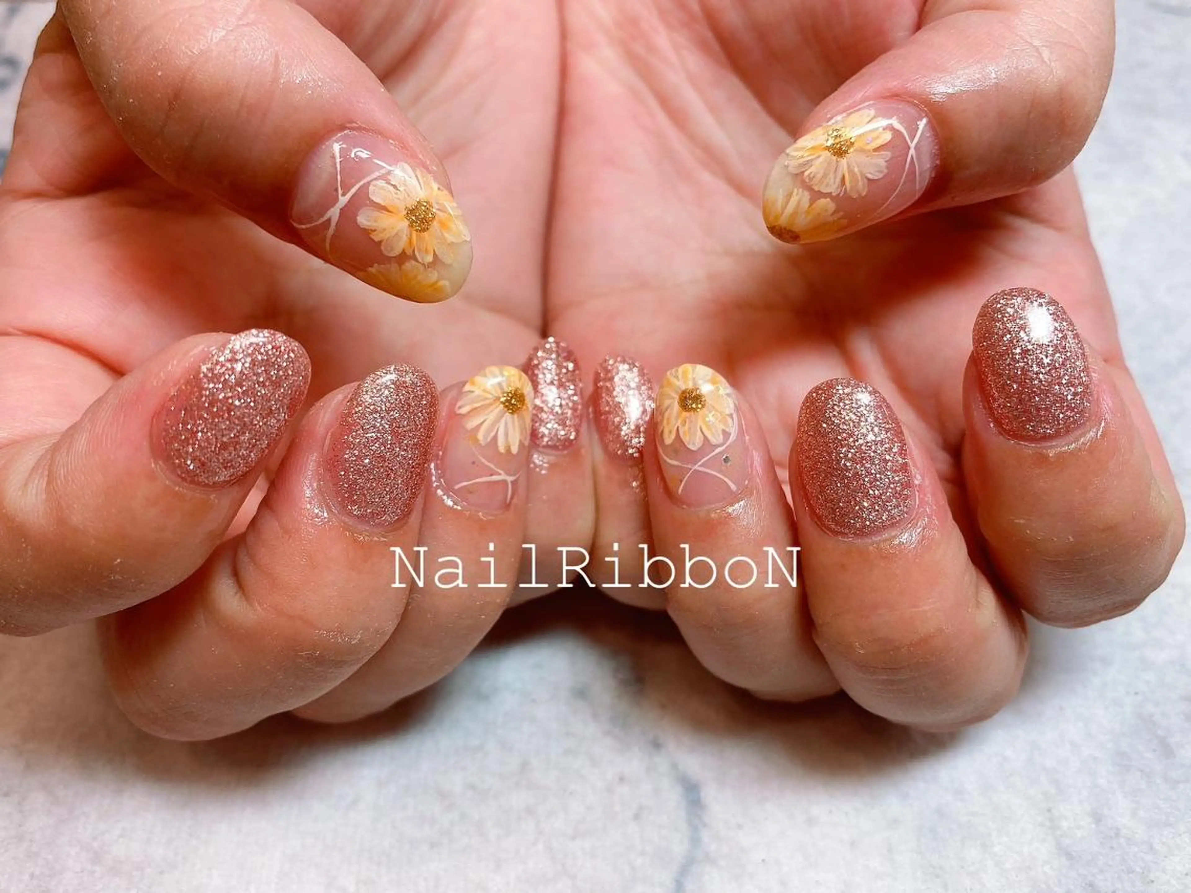 ネイル ネイルリボン 受付スタッフのネイルデザイン