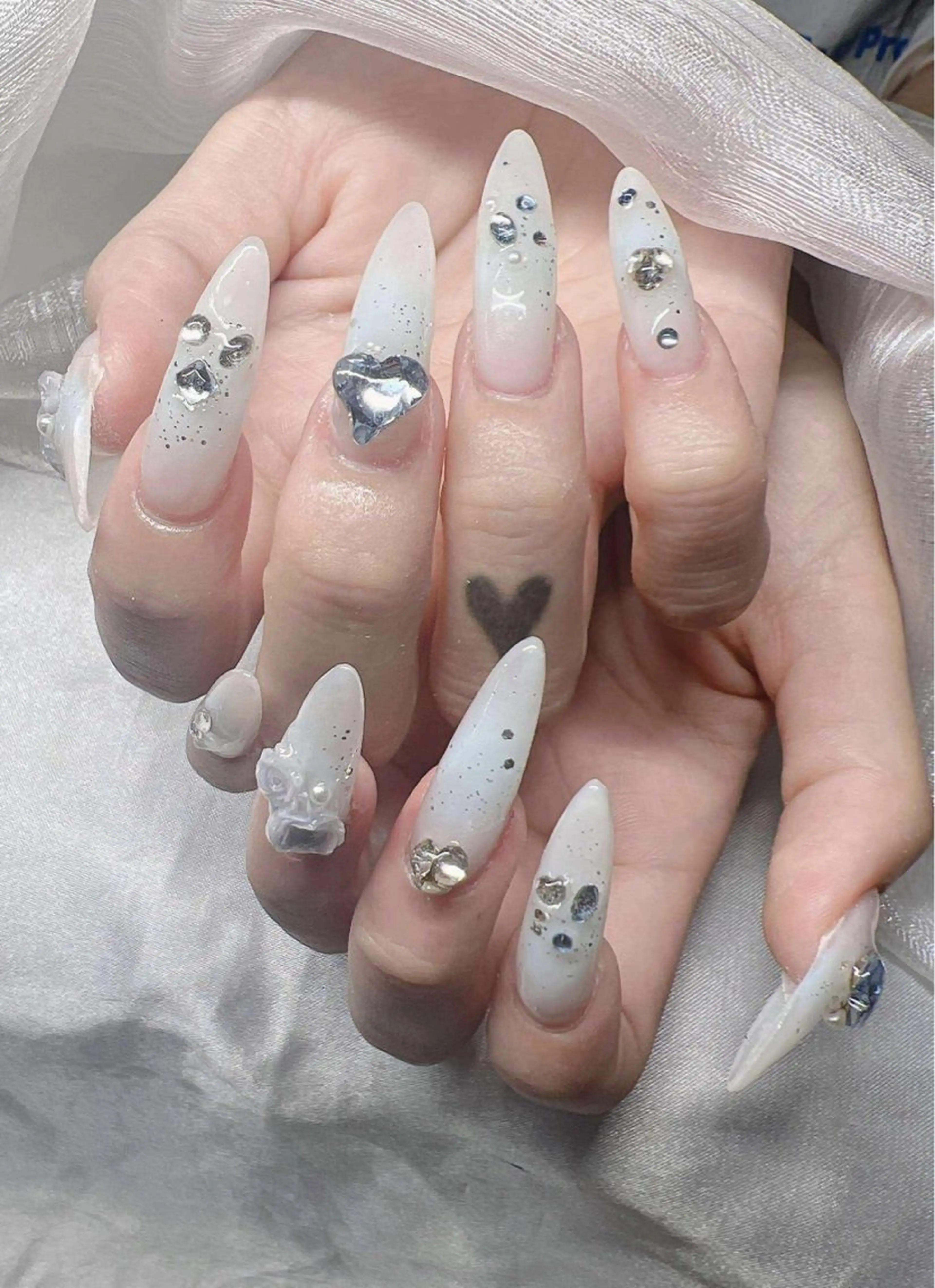 ネイル 長さ出し グラデーション キラキラネイル マグネットネイル ニュアンスネイル ハンドネイル Lee Ainのネイルデザイン