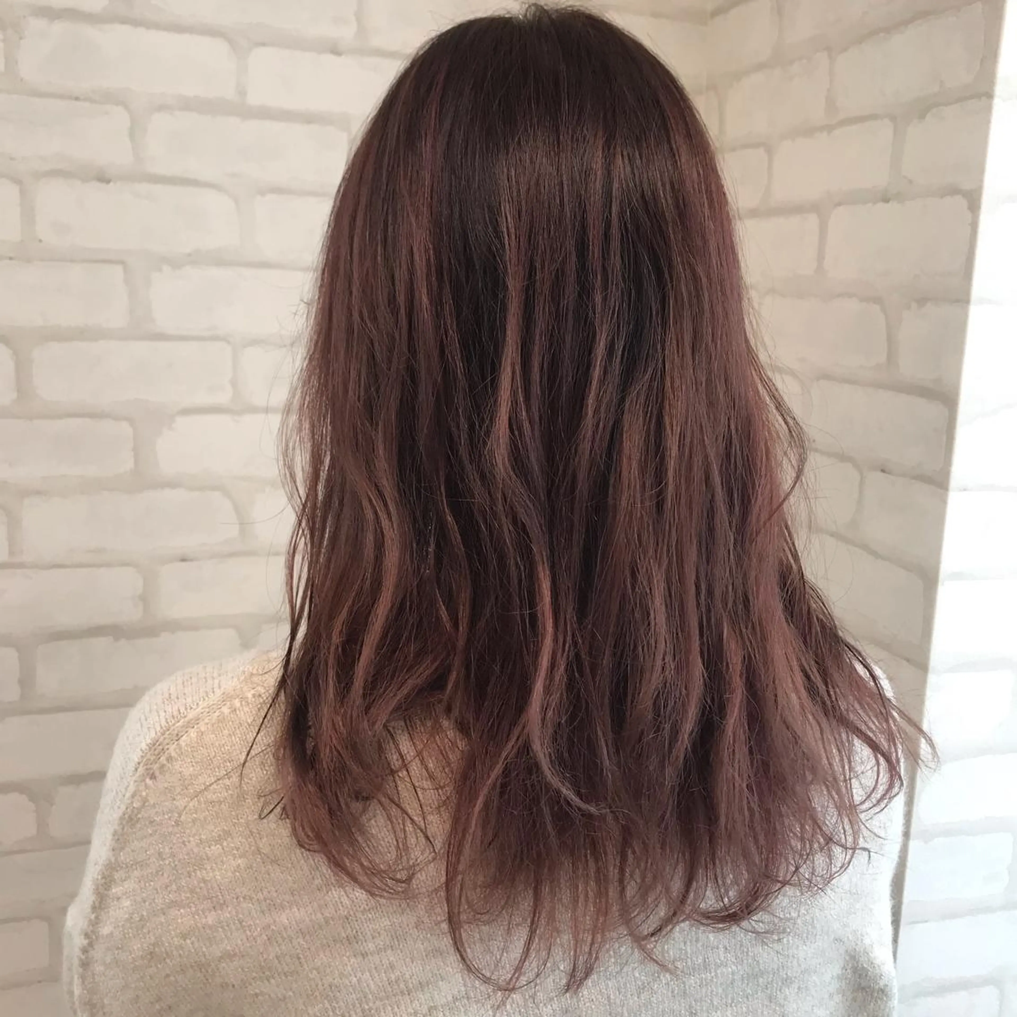 ミディアム カラー パーマ abilita AZUSAのヘアスタイル