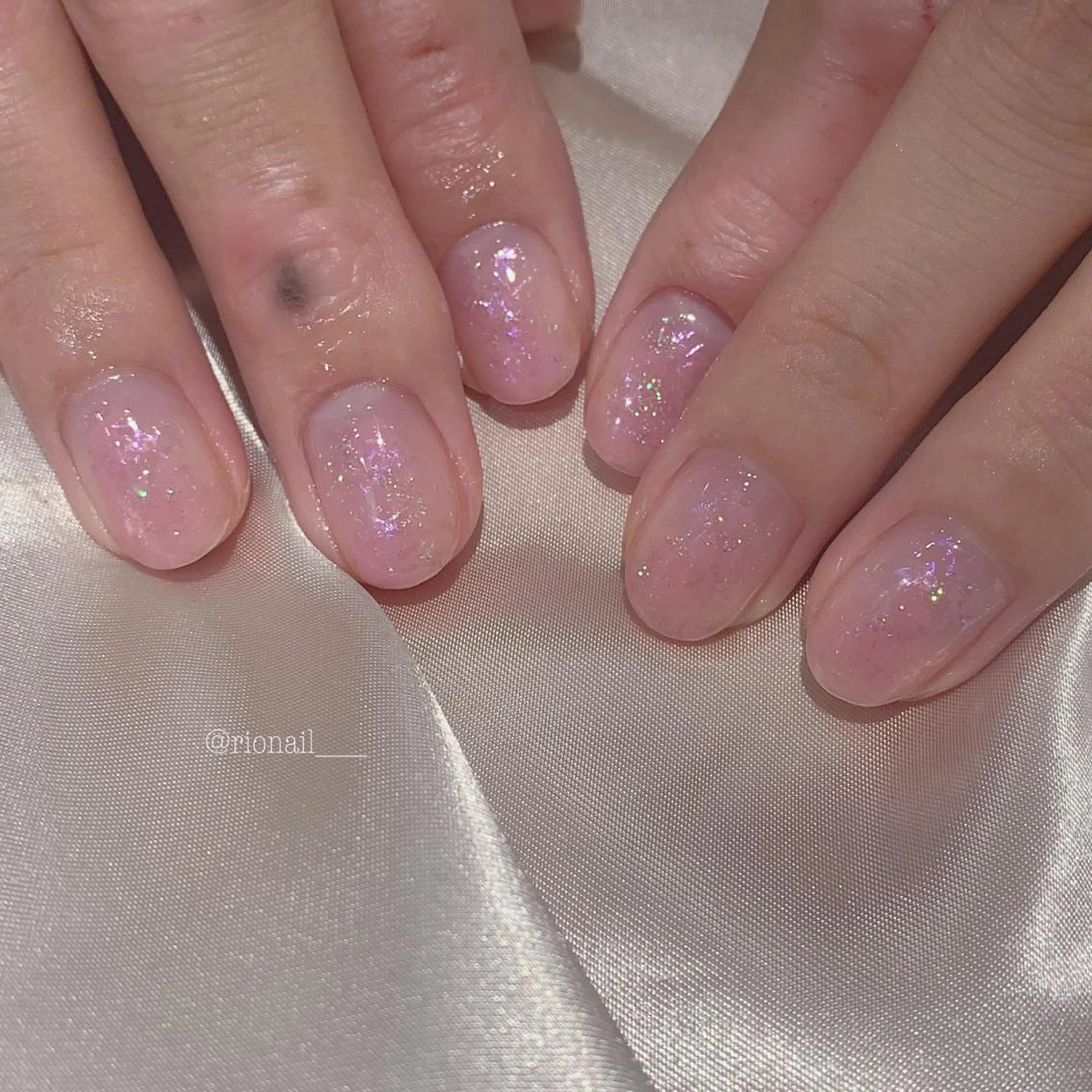 ネイル アートネイル ハンドネイル 𝘙𝘪𝘰𝘯𝘢 ...🕯🤍のネイルデザイン