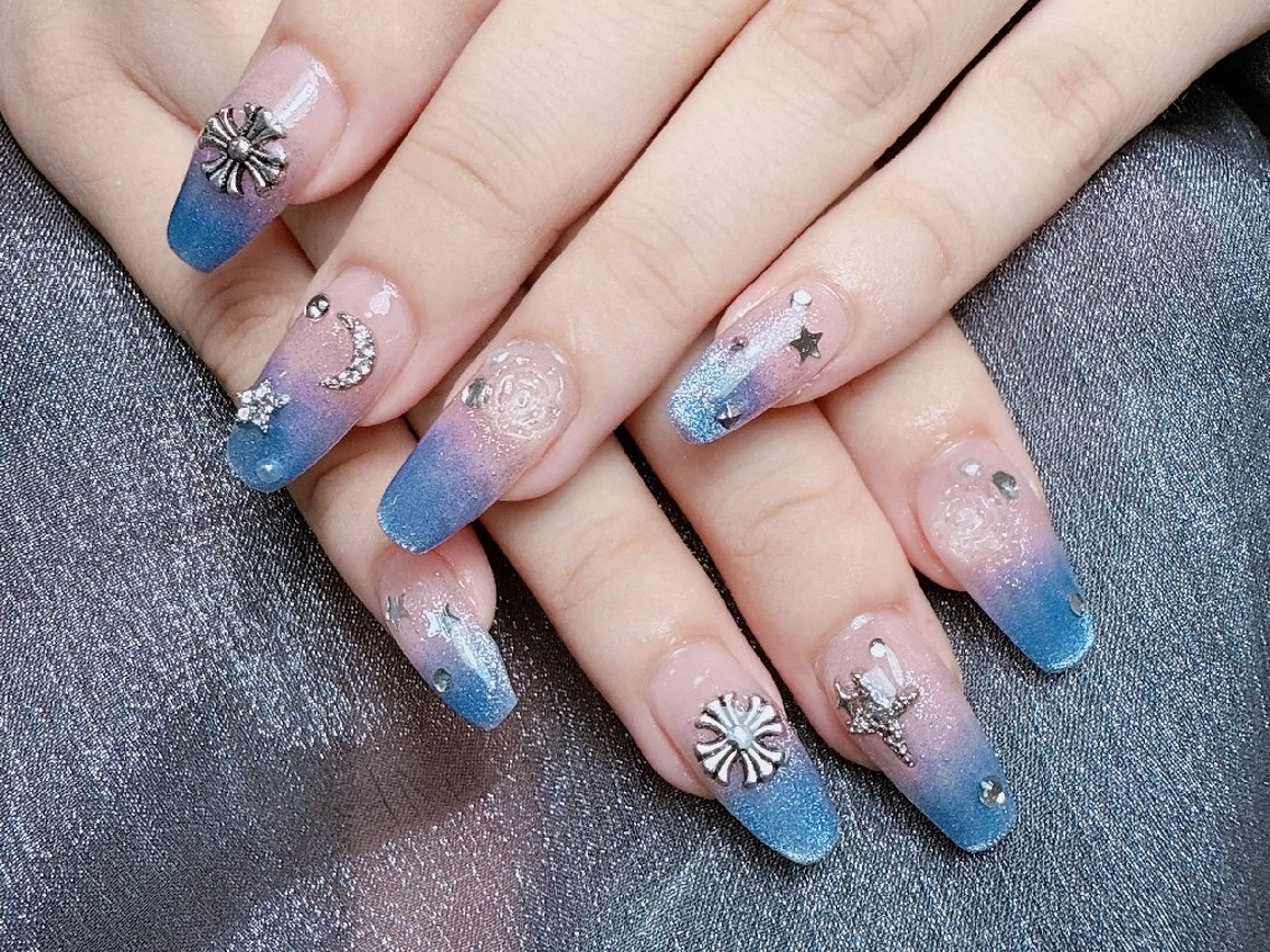 ネイル 長さ出し フレンチネイル グラデーション マグネットネイル マグネットフレンチ ハンドネイル ハンドケア るか 池袋のネイルデザイン