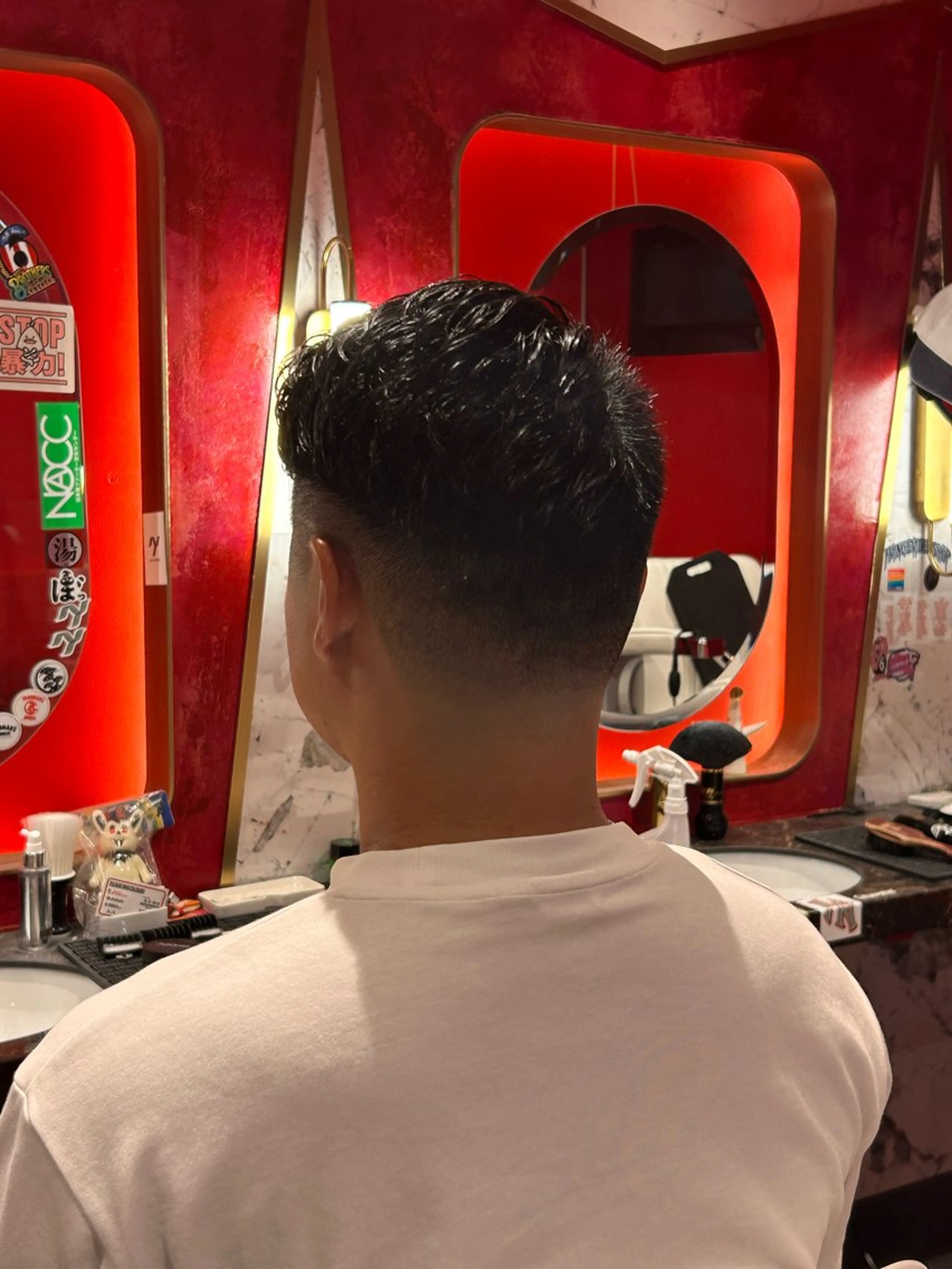 ショート パーマ メンズ フェードカット スキンフェード MERICAN BARBER  SHOP TOKYO所属・🧩嶋田 琉輝也🧩のヘアスタイル