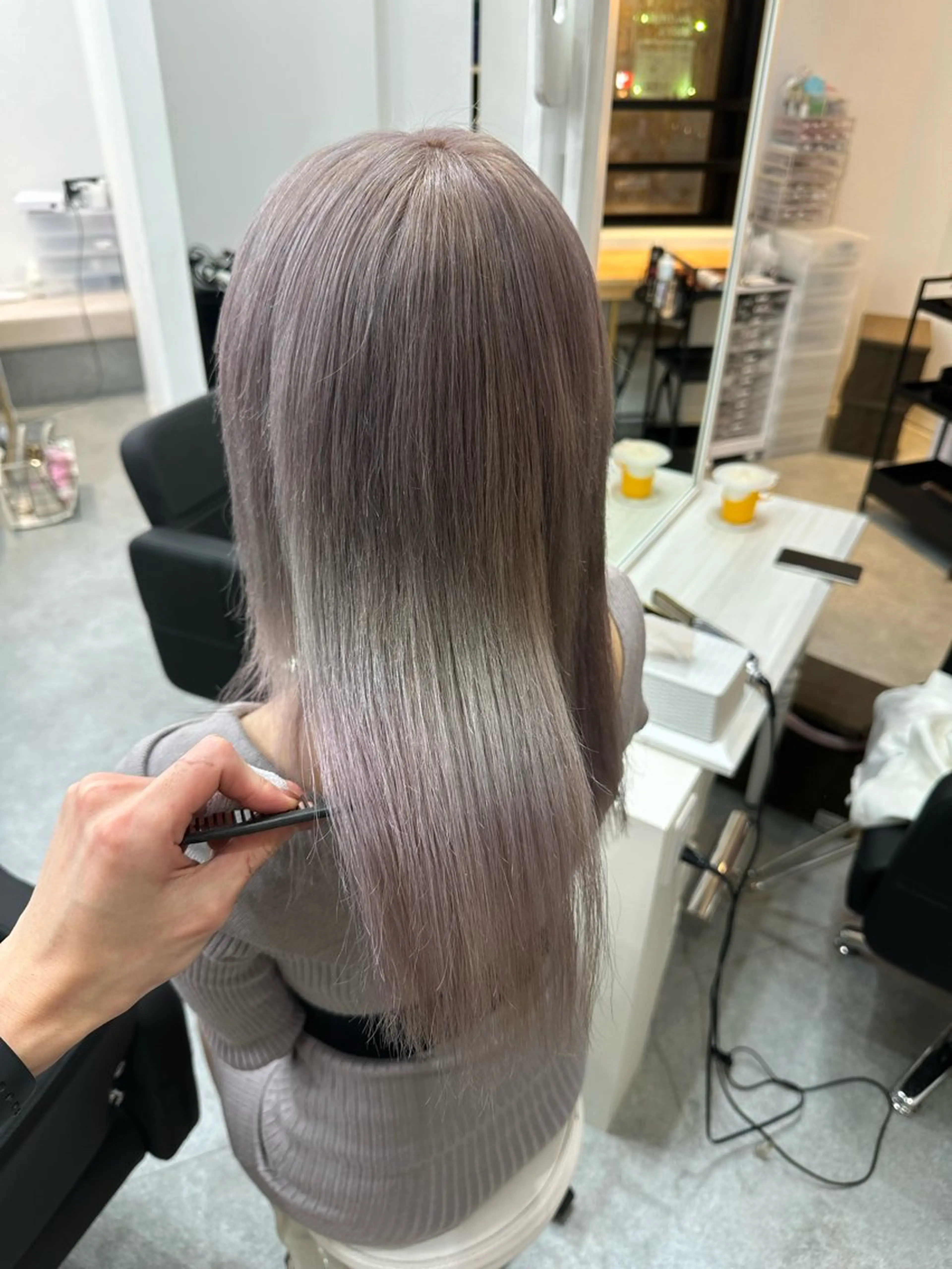 ロング 奥本 侑 ハイトーン、髪質改善のヘアスタイル