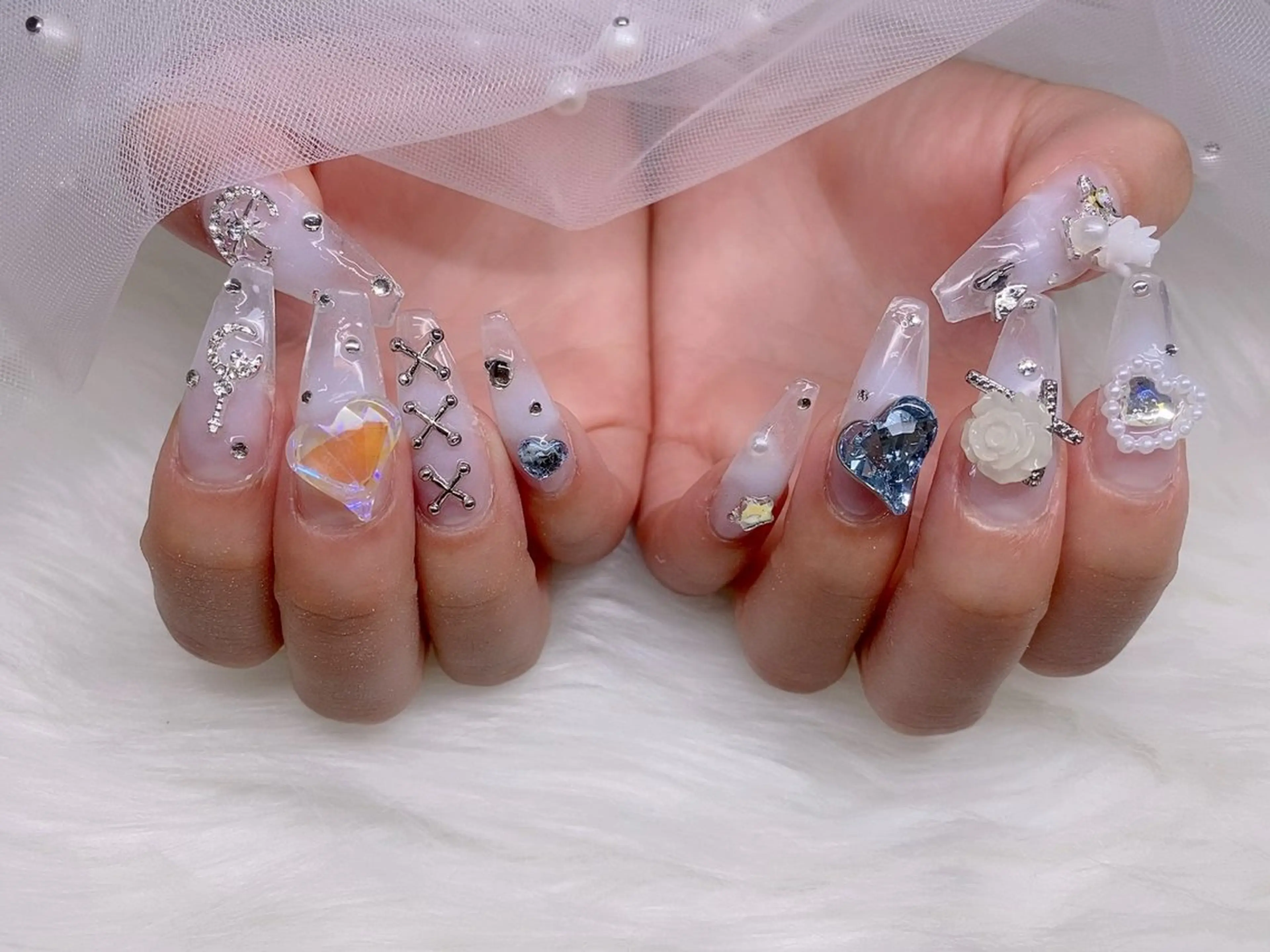 ネイル オーロラネイル 長さ出し フレンチネイル ジェルネイル マグネットネイル ハンドネイル ETERNA Nail 銀座店【パラジェル/フィルイン/チップ長さだし/マグネット/ニュアンス】所属・ア カリのネイルデザイン