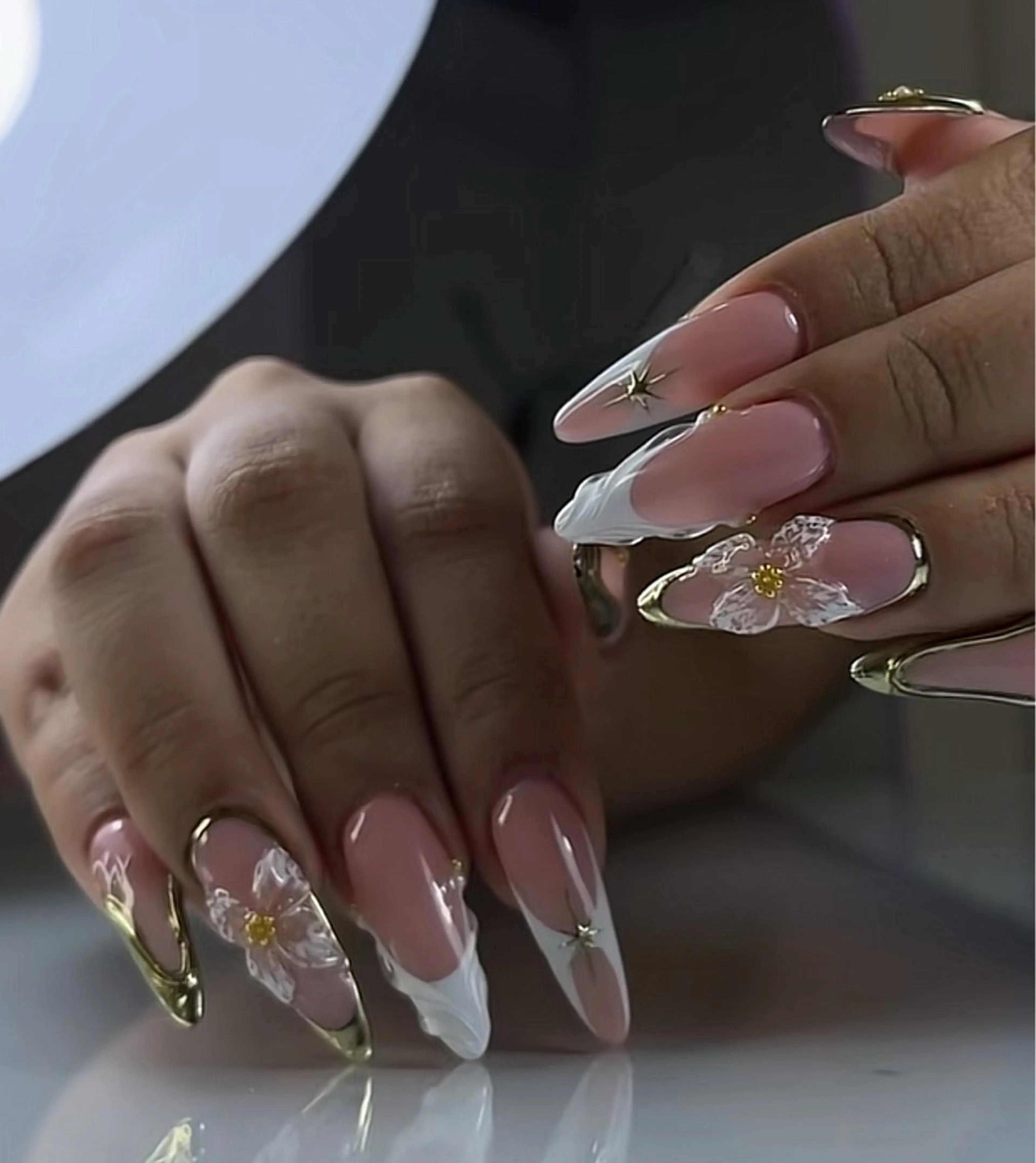 ネイル アートネイル フラワーネイル フレンチネイル ジェルネイル グラデーション ハンドネイル Ryunail所属・Ryu Nail NekoChanのネイルデザイン